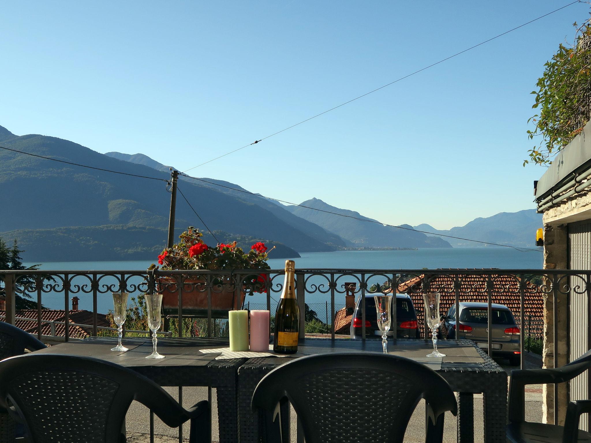 Foto 3 - Appartamento con 2 camere da letto a Gravedona ed Uniti con piscina e vista sulle montagne