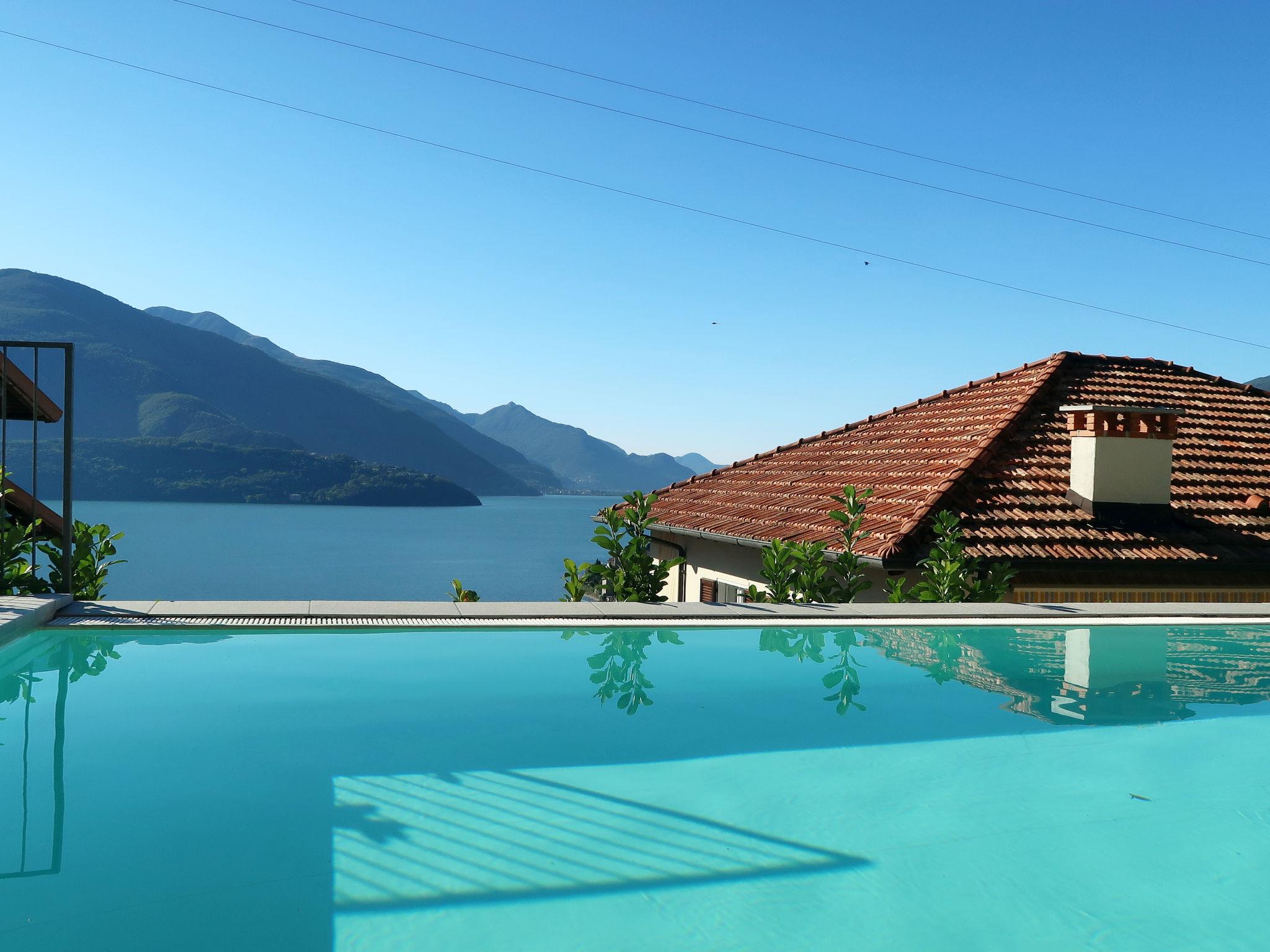 Foto 1 - Appartamento con 2 camere da letto a Gravedona ed Uniti con piscina e vista sulle montagne