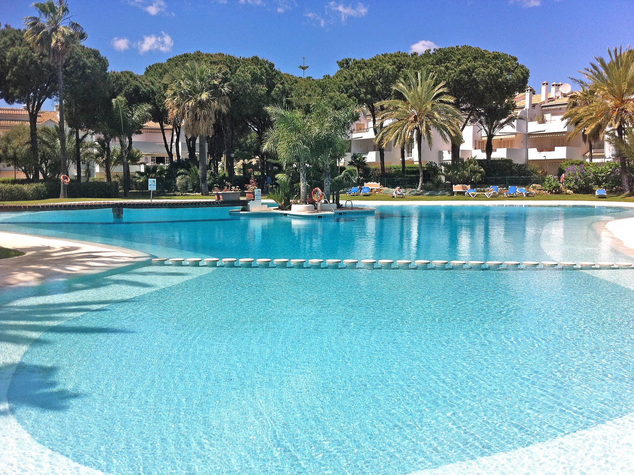 Foto 1 - Apartamento de 2 quartos em Estepona com piscina e jardim