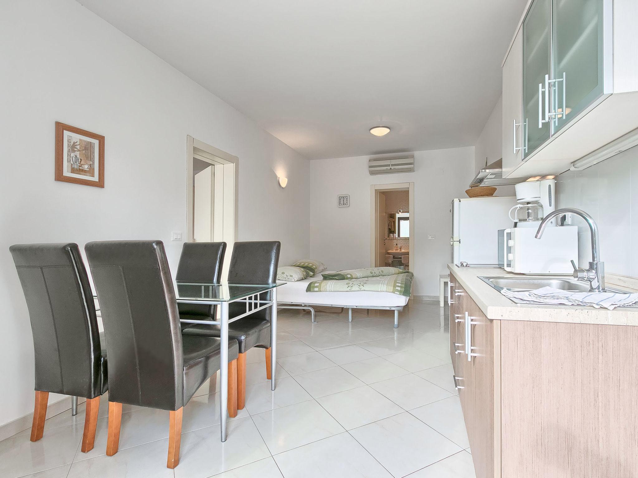 Photo 5 - 1 bedroom Apartment in Umag with swimming pool and garden