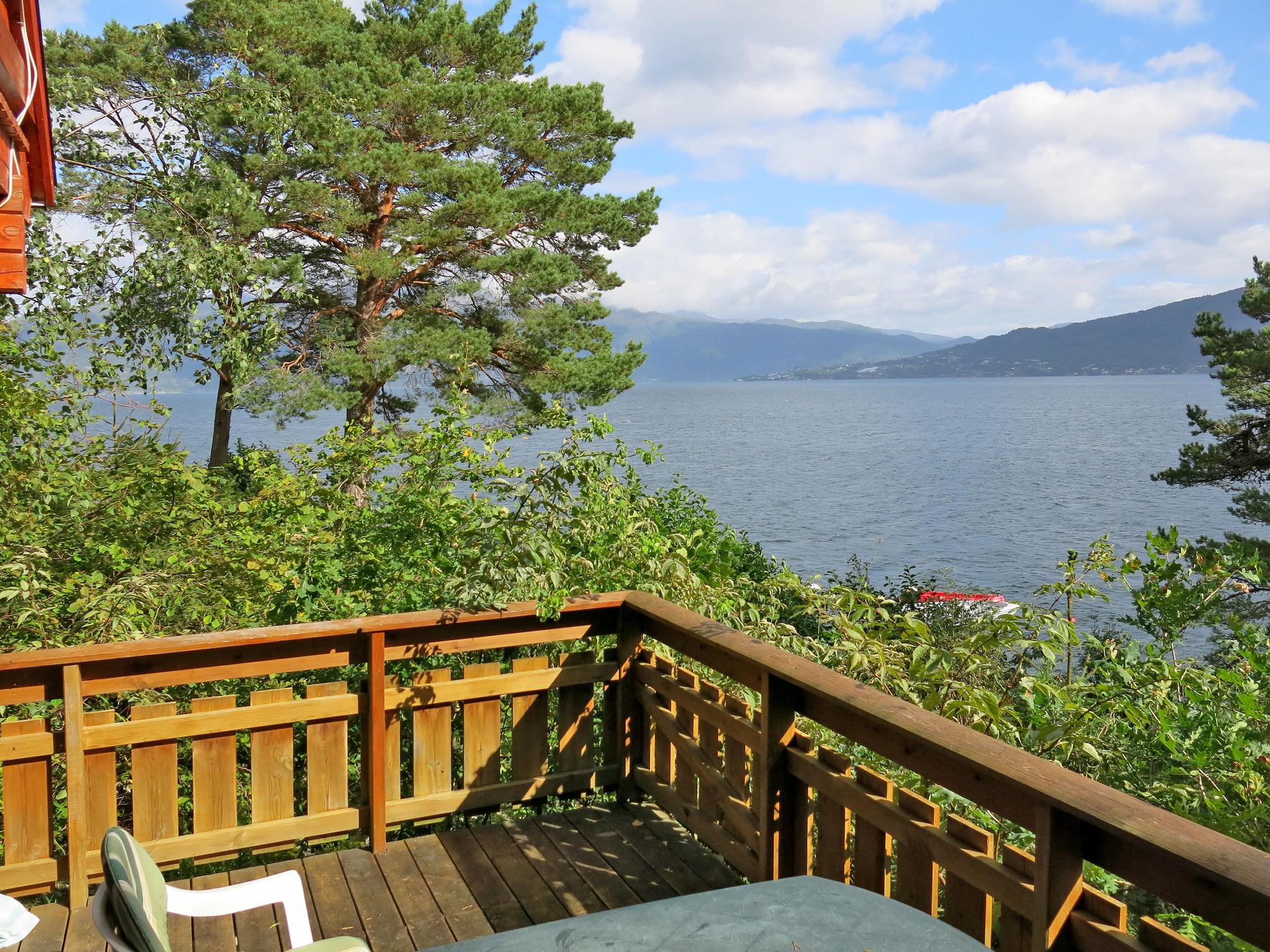 Foto 2 - Casa de 3 quartos em Balestrand com jardim e terraço