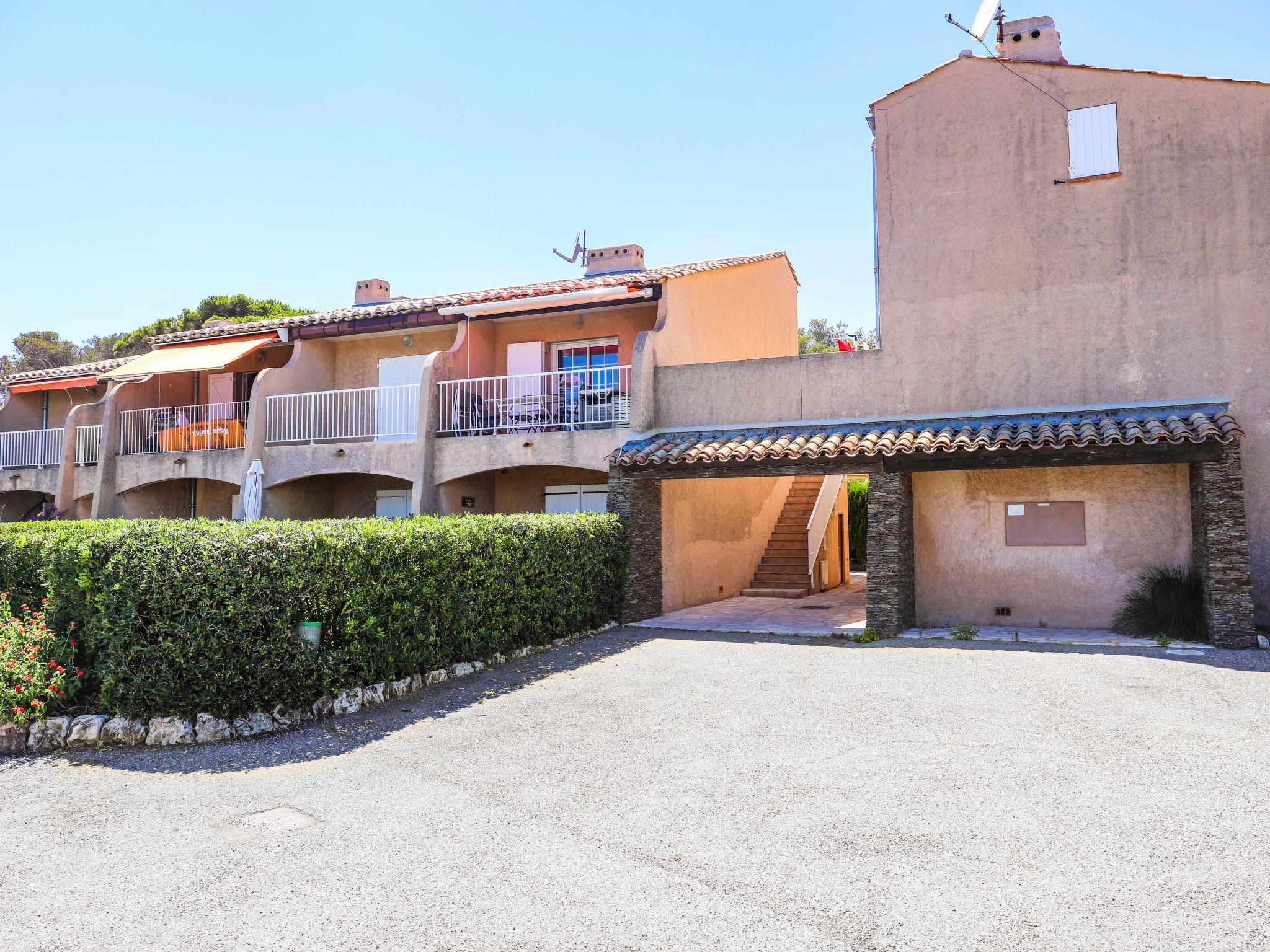 Photo 14 - Apartment in Roquebrune-sur-Argens with sea view