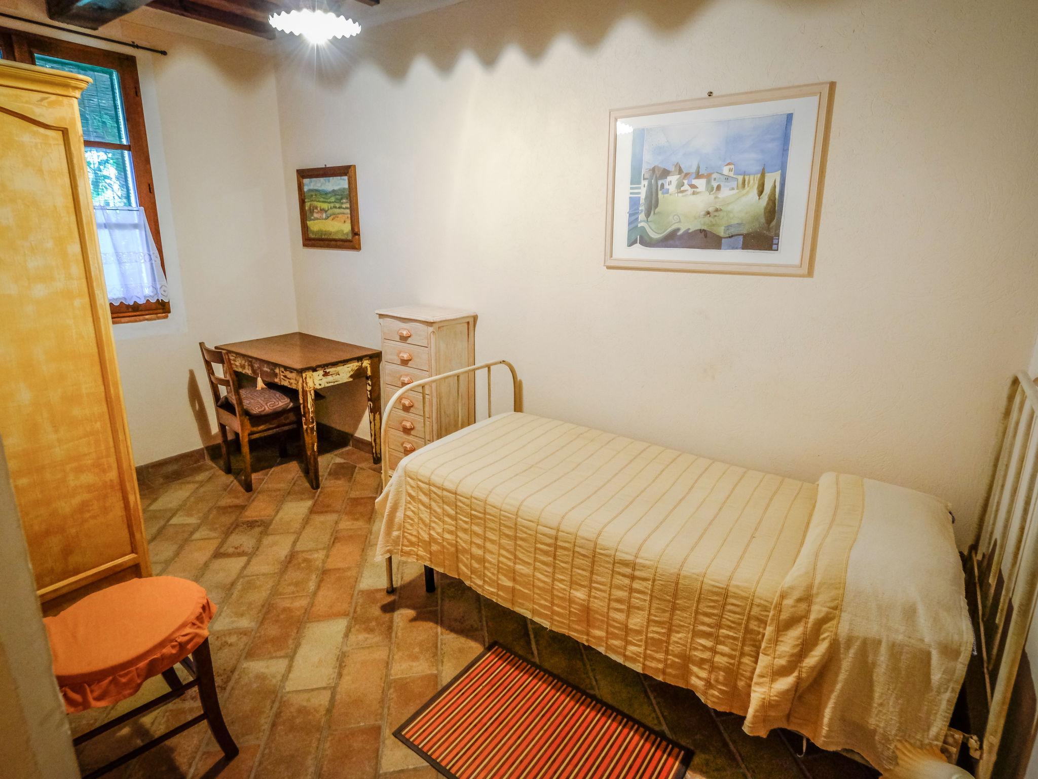 Foto 12 - Appartamento con 2 camere da letto a Certaldo con piscina e giardino