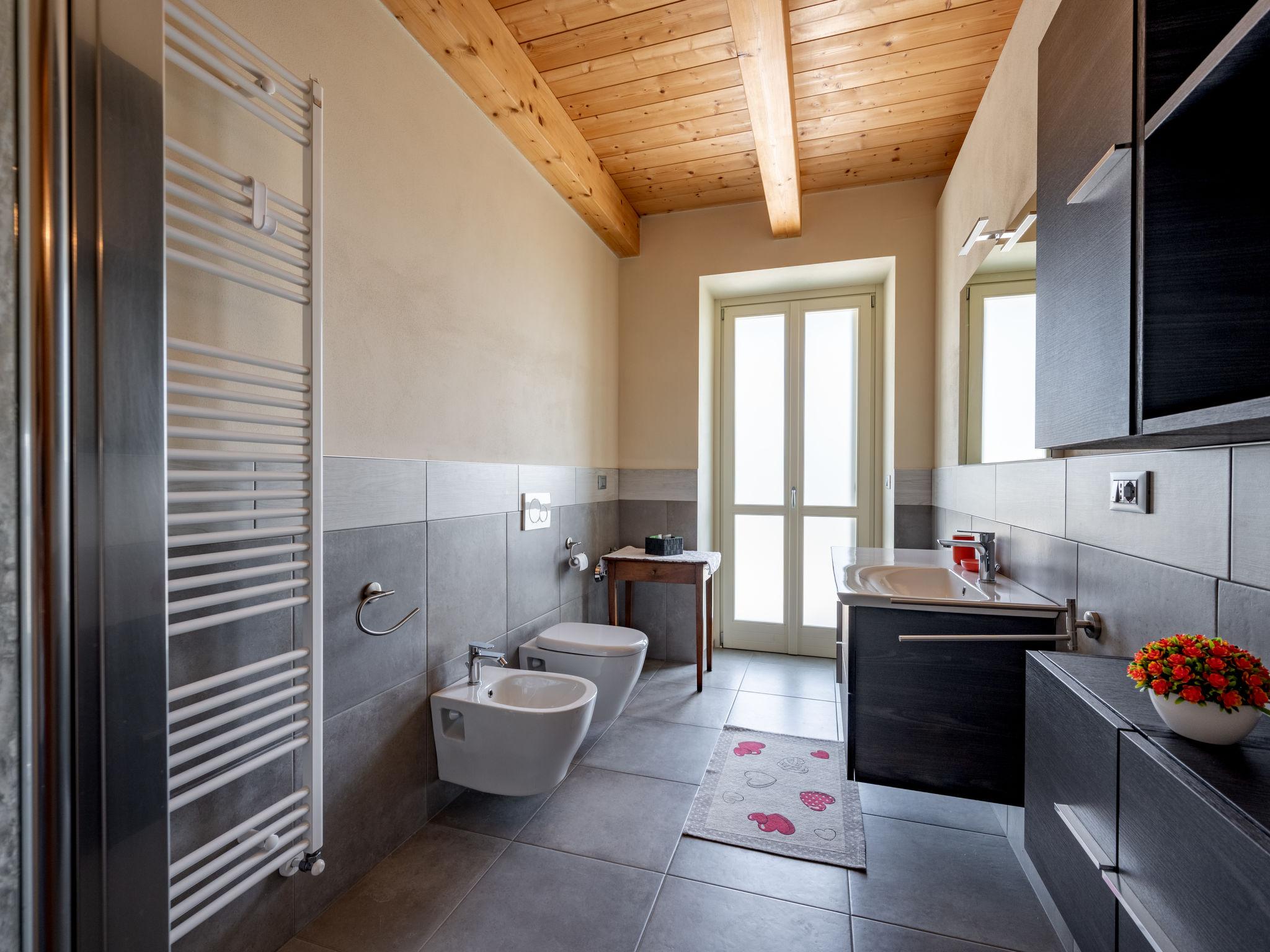 Foto 18 - Haus mit 2 Schlafzimmern in Montà mit schwimmbad und garten