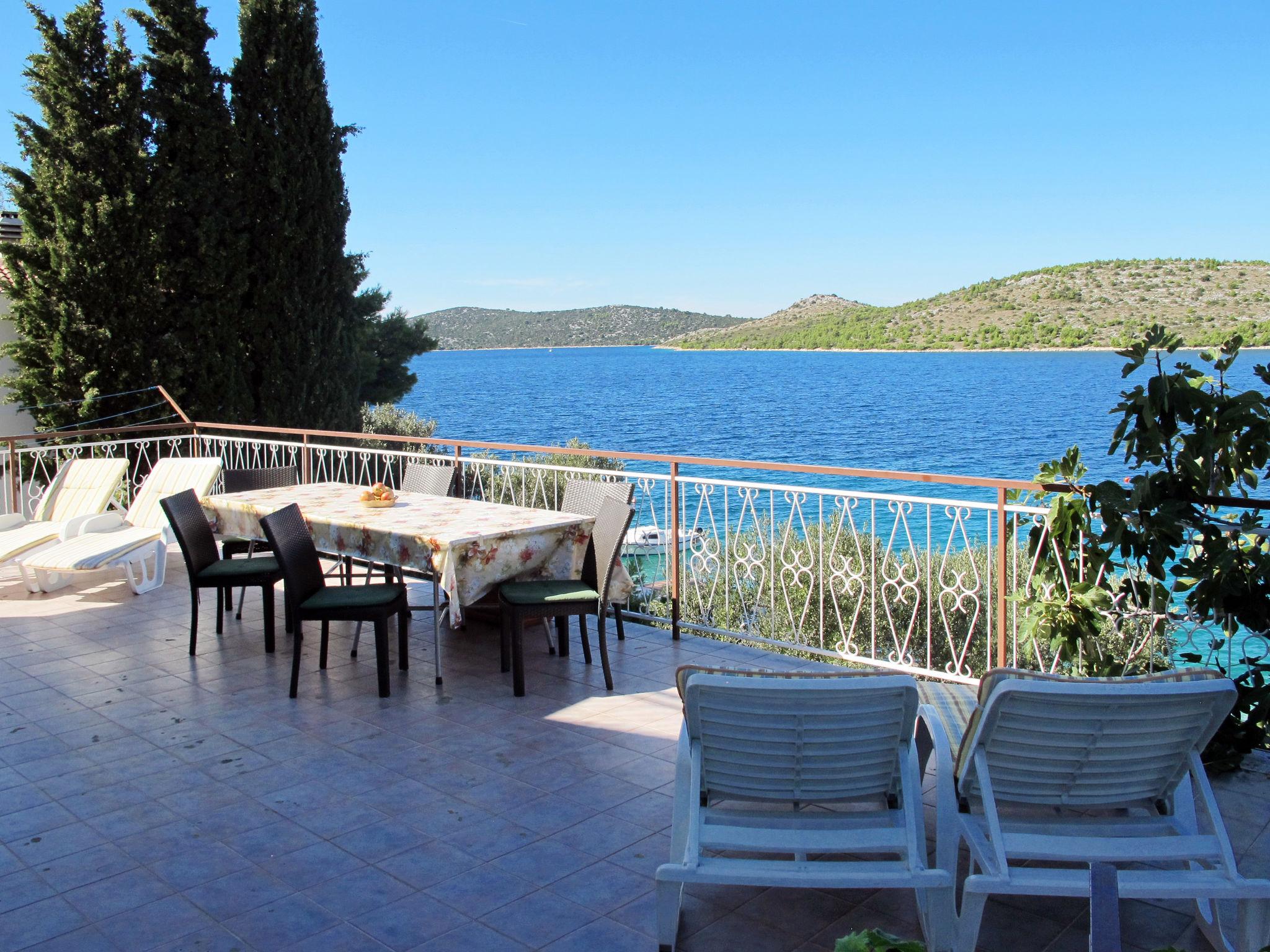 Photo 3 - Appartement de 2 chambres à Sibenik avec terrasse et vues à la mer