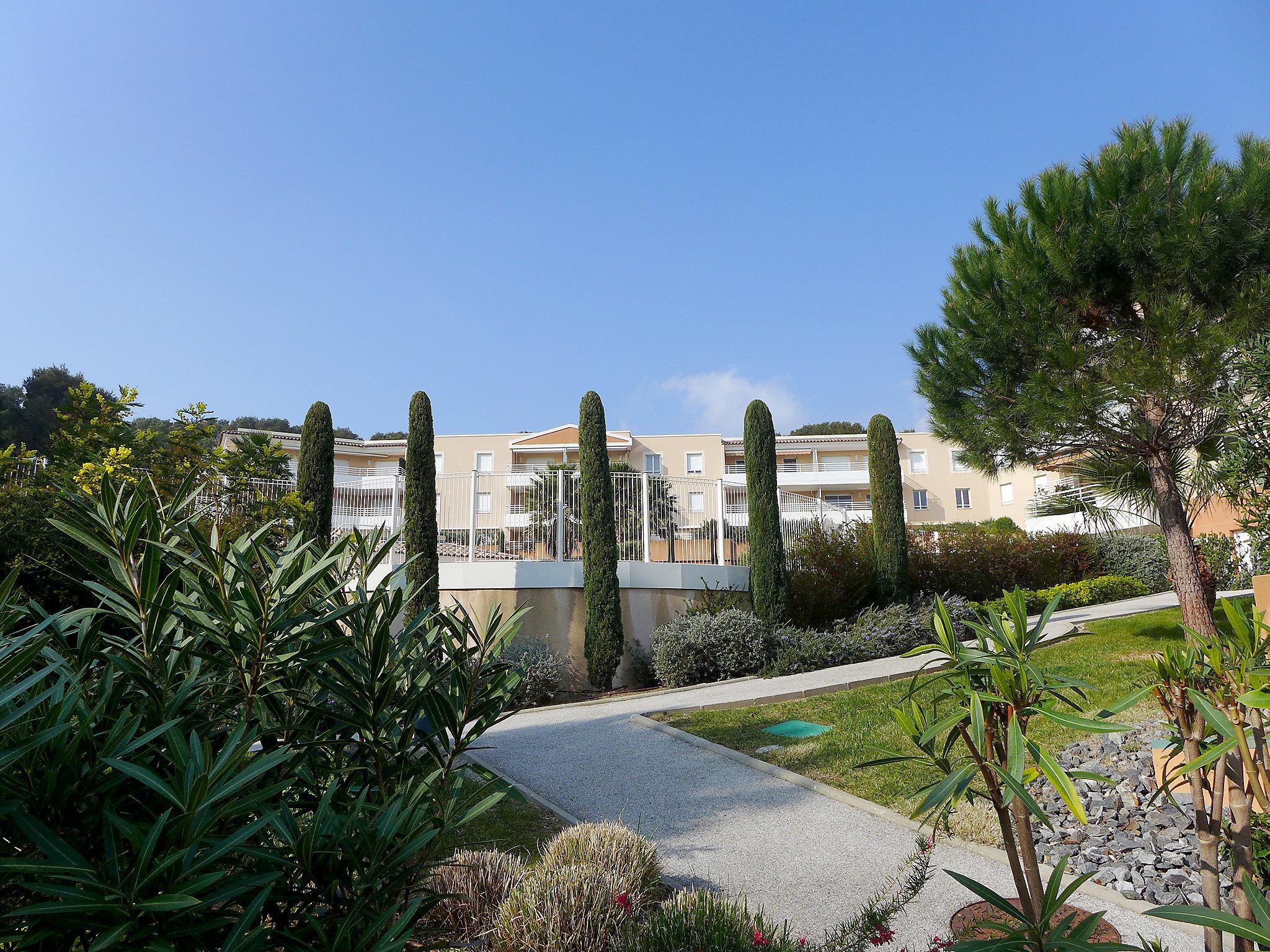 Foto 17 - Appartamento con 2 camere da letto a Cavalaire-sur-Mer con piscina e terrazza