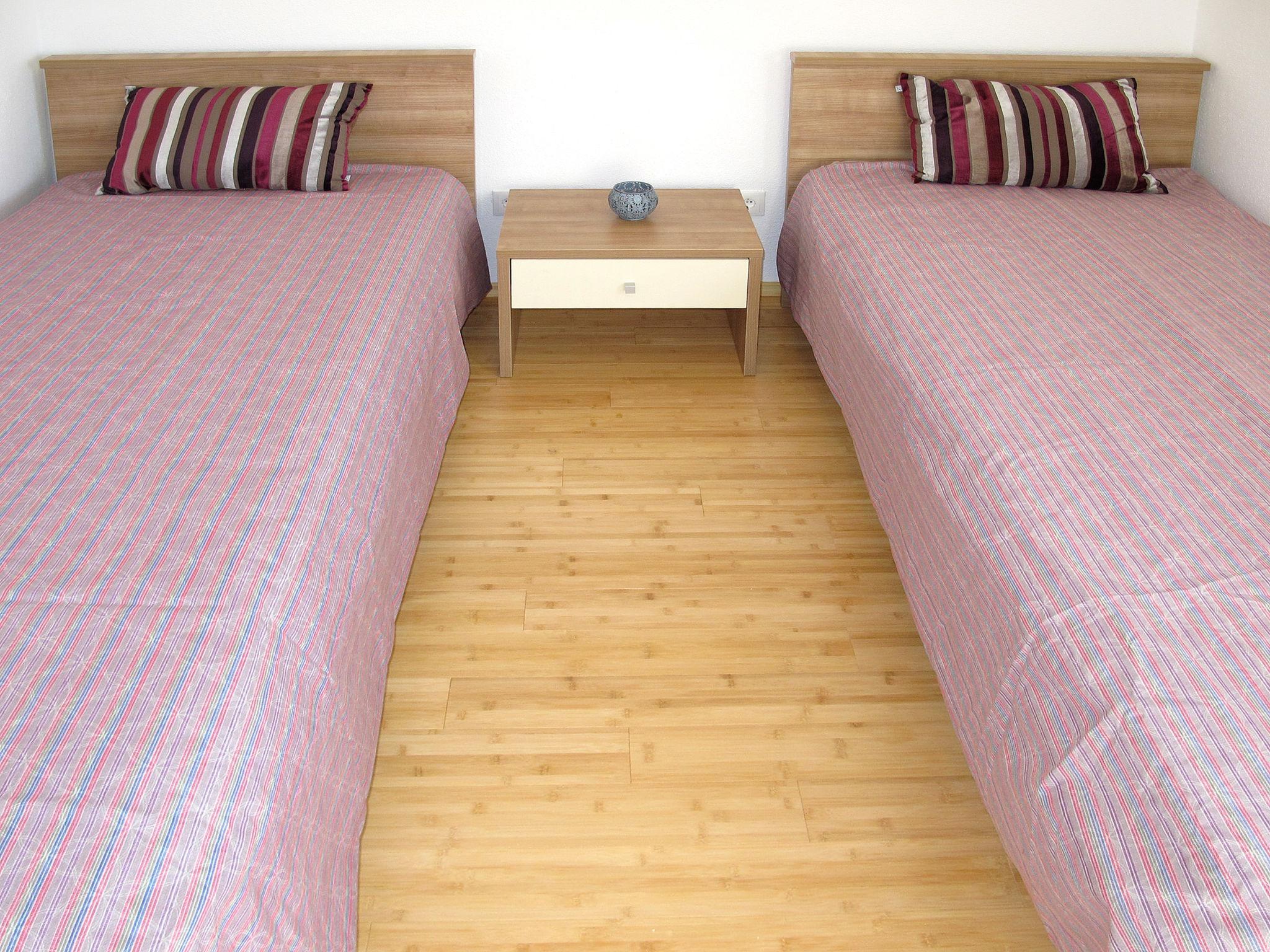 Foto 10 - Appartamento con 2 camere da letto a Okrug con vista mare