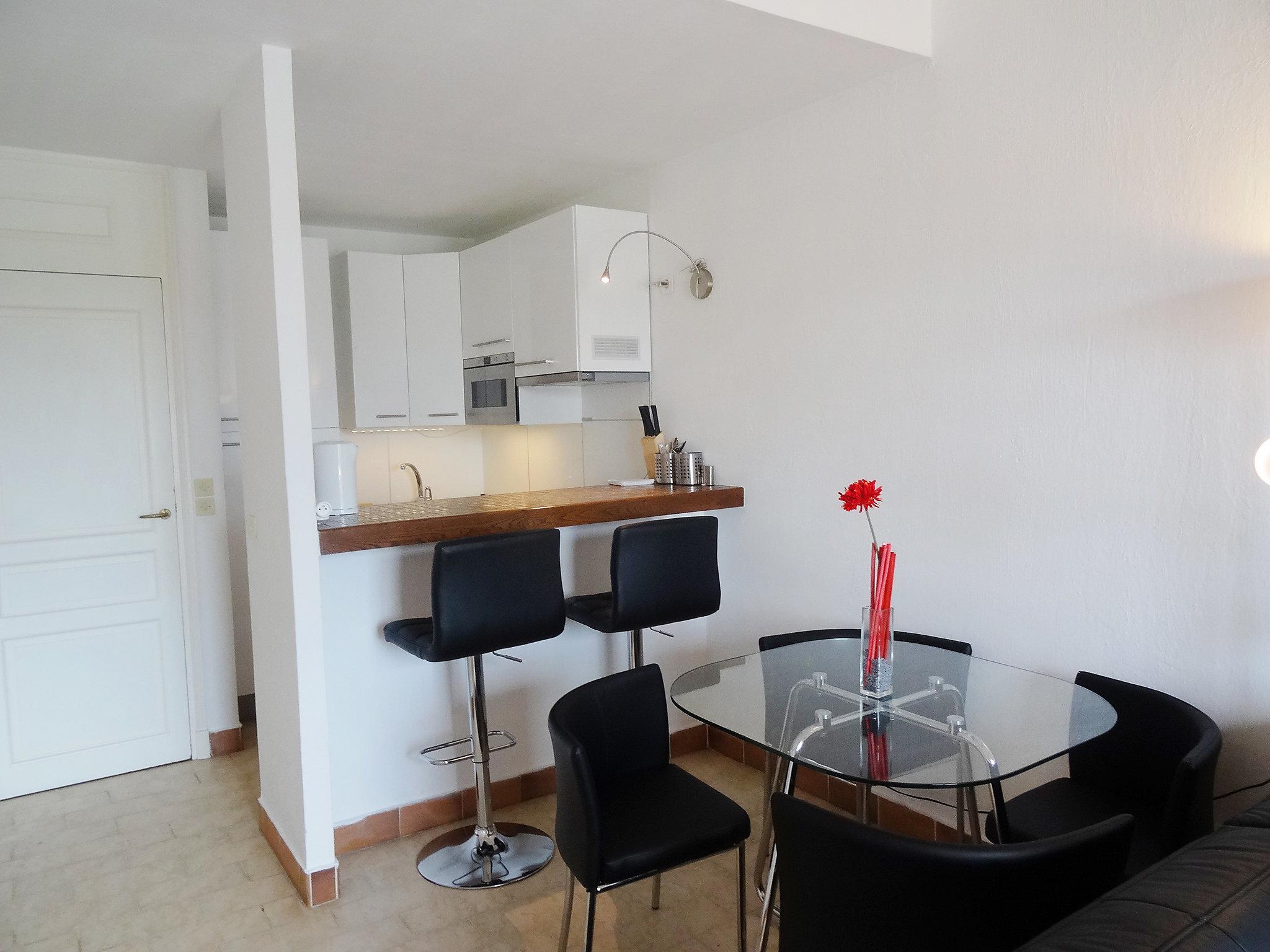 Photo 4 - 1 bedroom Apartment in Cogolin with terrace