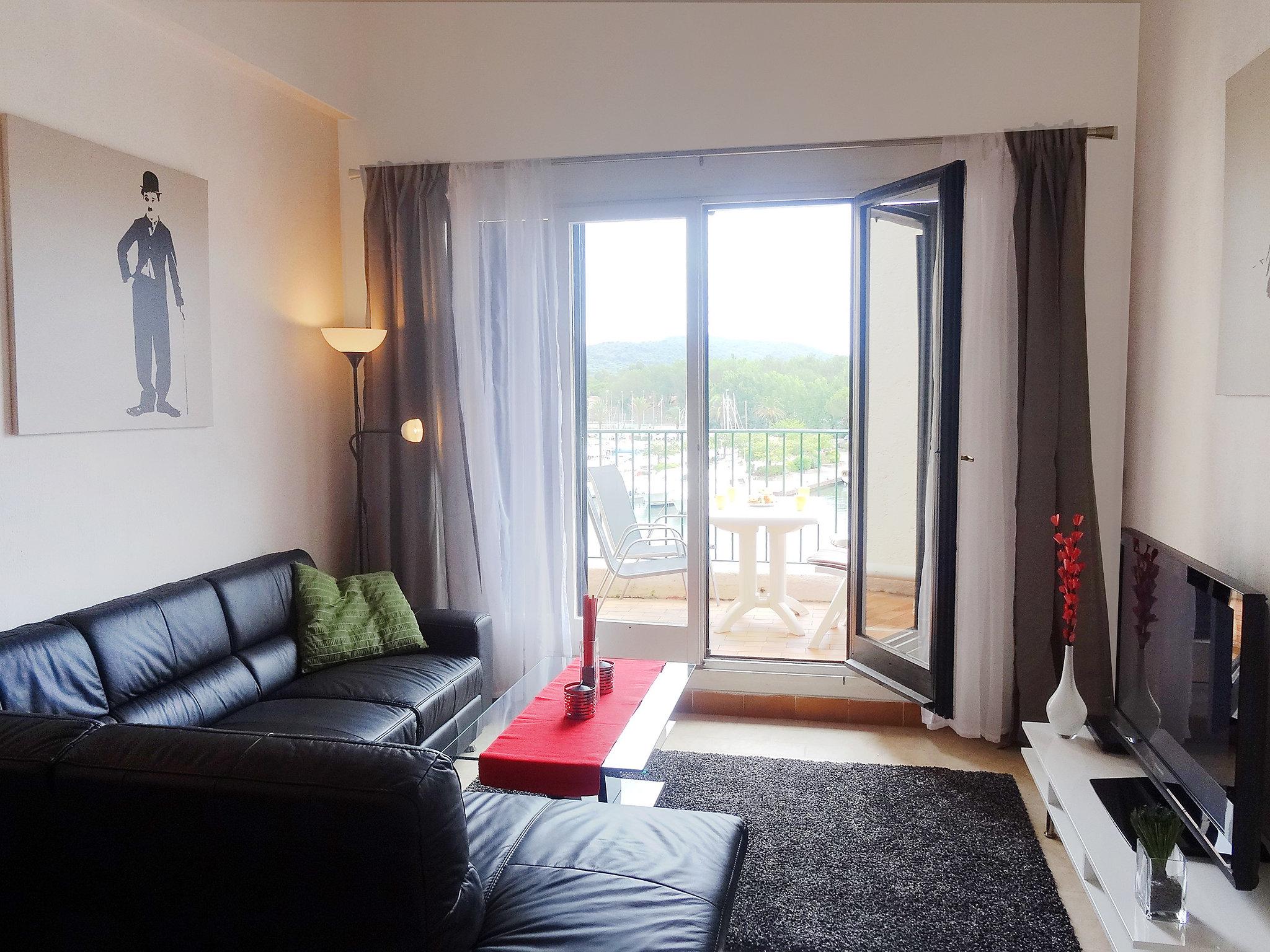 Photo 3 - Appartement de 1 chambre à Cogolin avec terrasse et vues à la mer