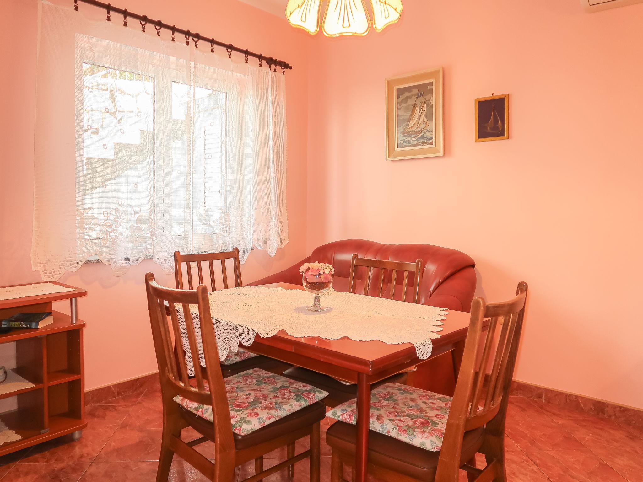 Photo 8 - 2 bedroom Apartment in Crikvenica with terrace and sea view