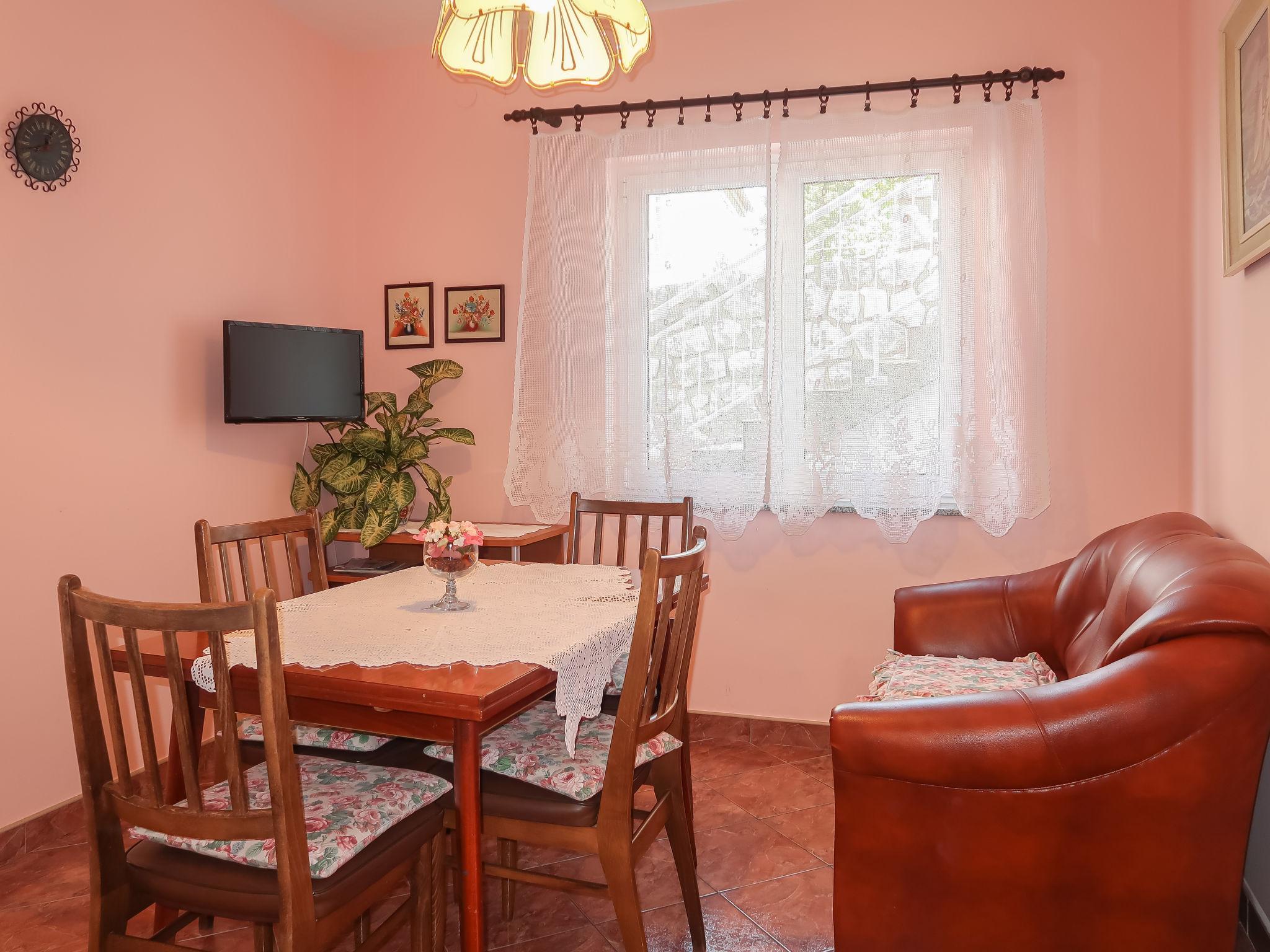 Photo 3 - 2 bedroom Apartment in Crikvenica with terrace and sea view