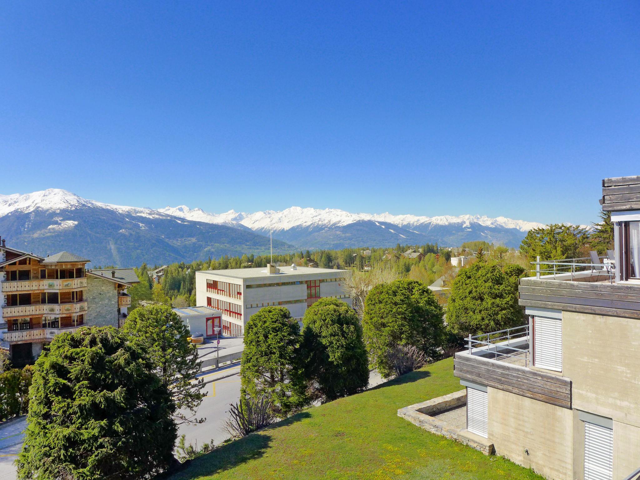 Foto 20 - Apartamento de 1 habitación en Crans-Montana con piscina y vistas a la montaña