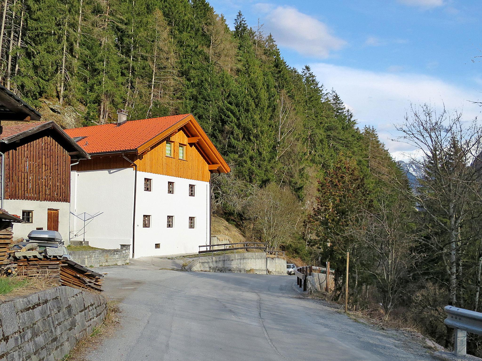 Foto 1 - Casa de 4 habitaciones en Strengen con terraza y vistas a la montaña