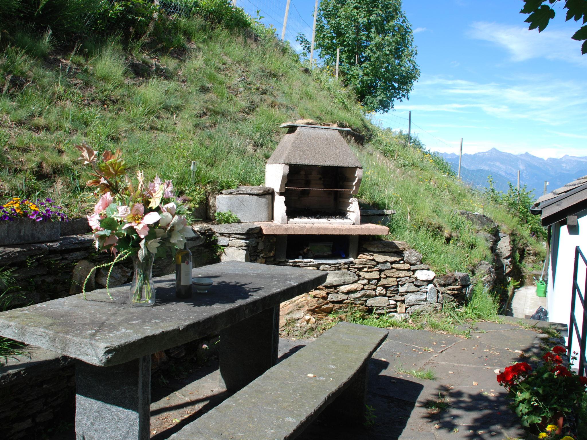 Photo 8 - Maison de 1 chambre à Brissago avec jardin et vues sur la montagne