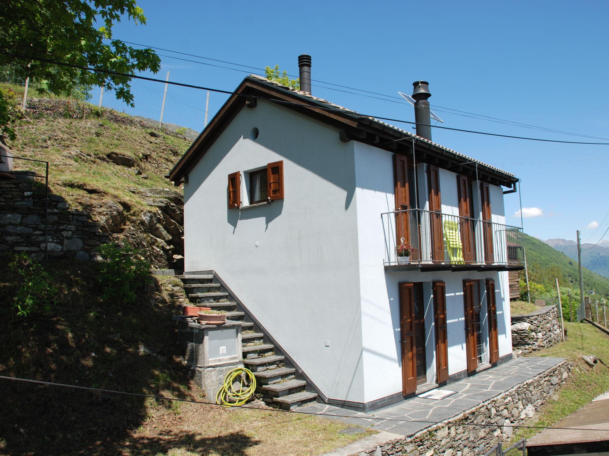 Foto 1 - Casa de 1 quarto em Brissago com jardim e vista para a montanha