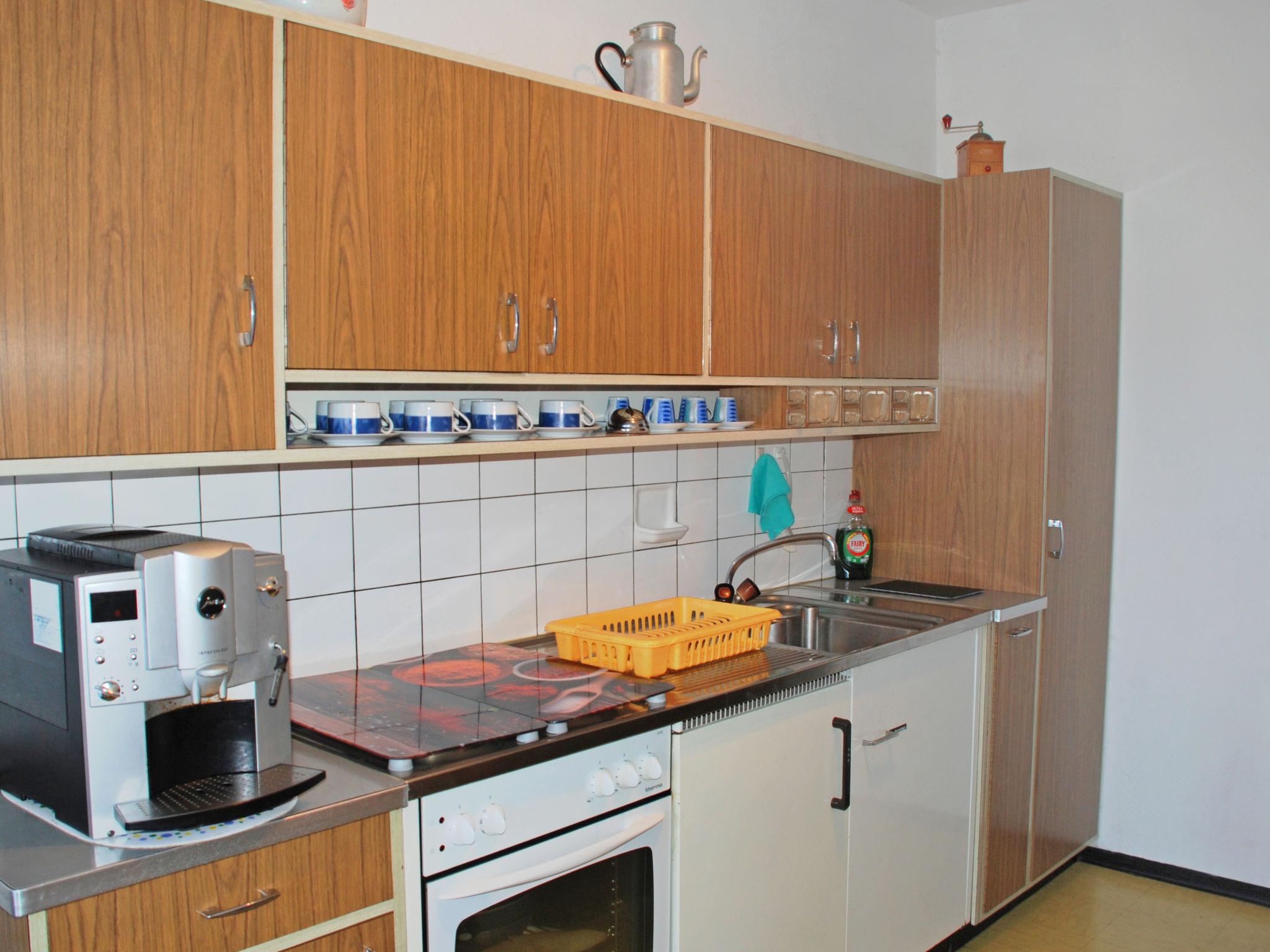 Photo 17 - 2 bedroom Apartment in Gambarogno with garden and terrace