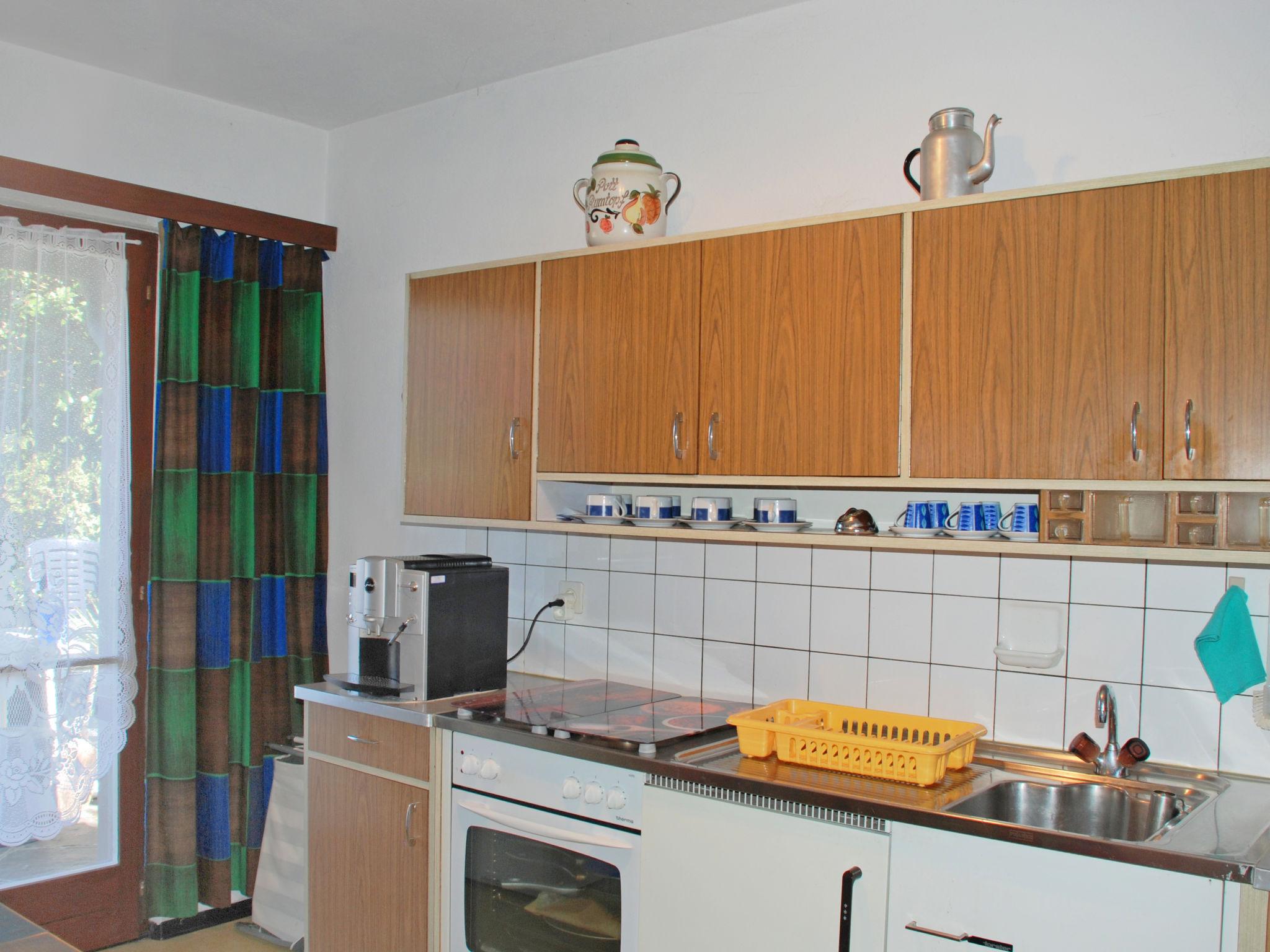 Photo 18 - 2 bedroom Apartment in Gambarogno with garden and terrace