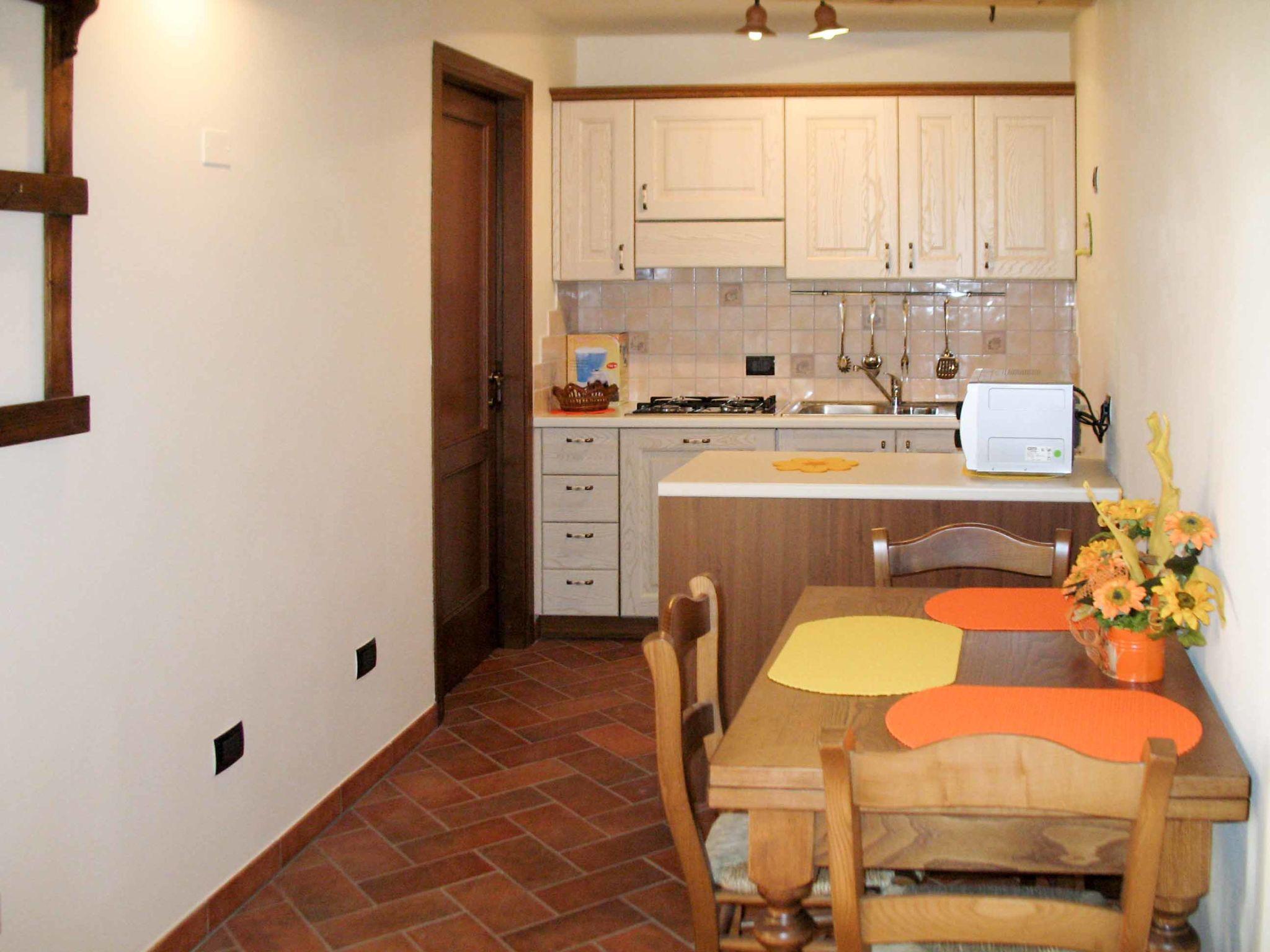 Photo 5 - 2 bedroom Apartment in Pescia with swimming pool and garden