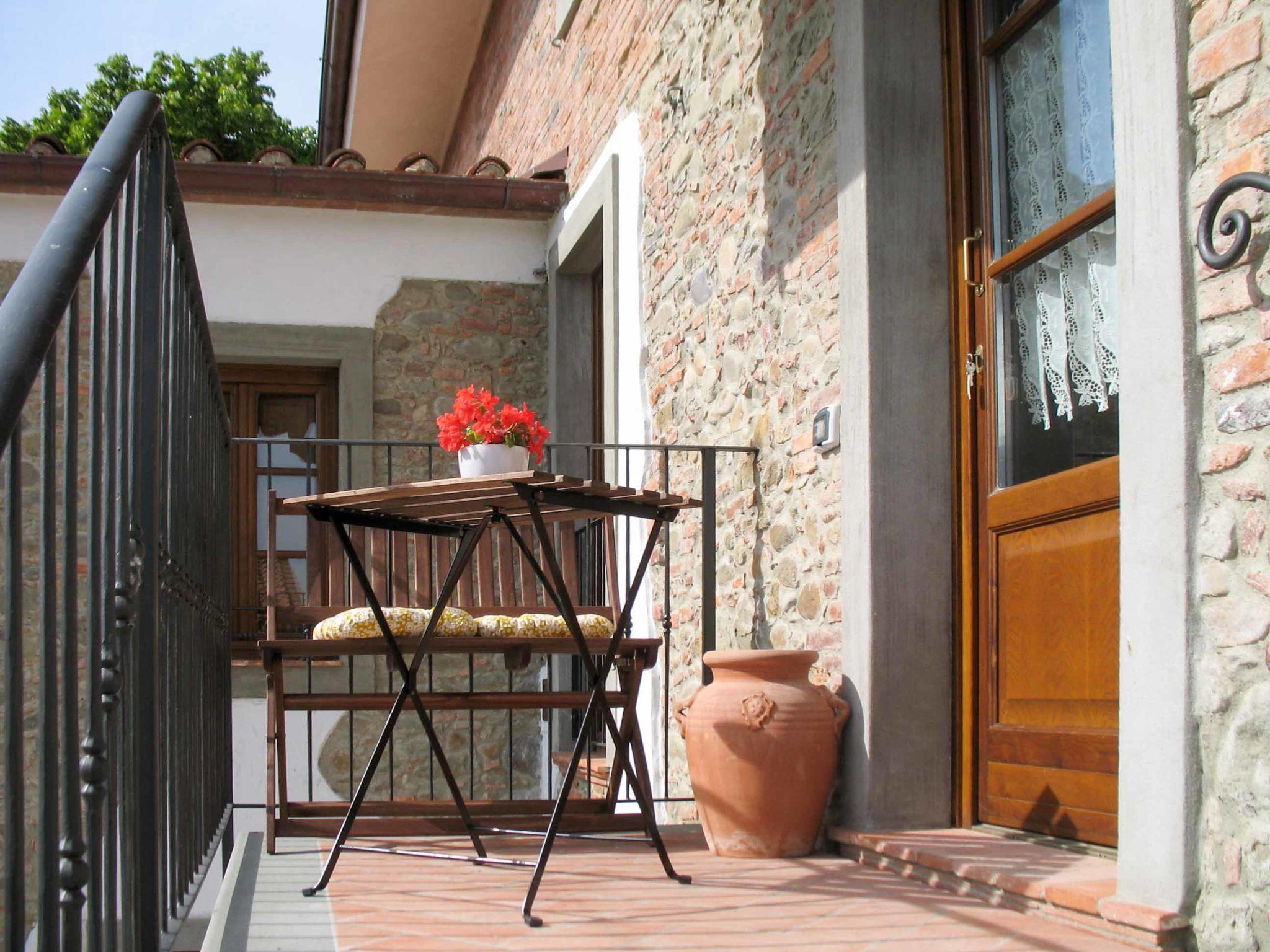 Photo 12 - 2 bedroom Apartment in Pescia with swimming pool and garden