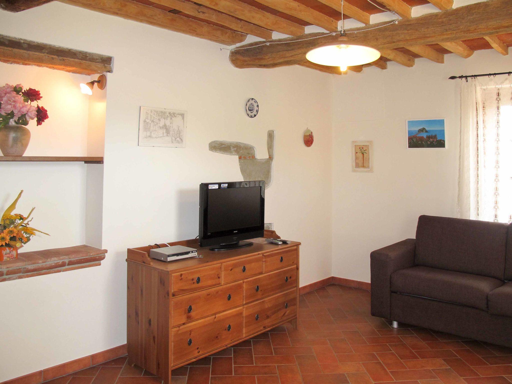 Foto 8 - Apartamento de 2 habitaciones en Pescia con piscina y jardín