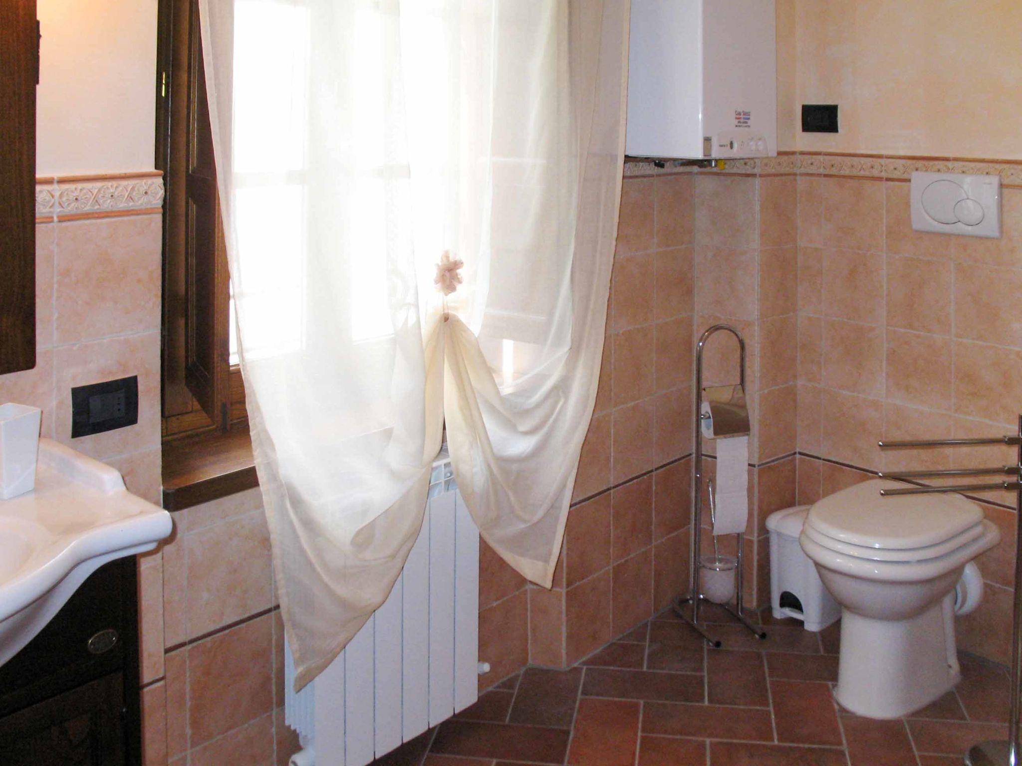 Photo 11 - 2 bedroom Apartment in Pescia with swimming pool and garden