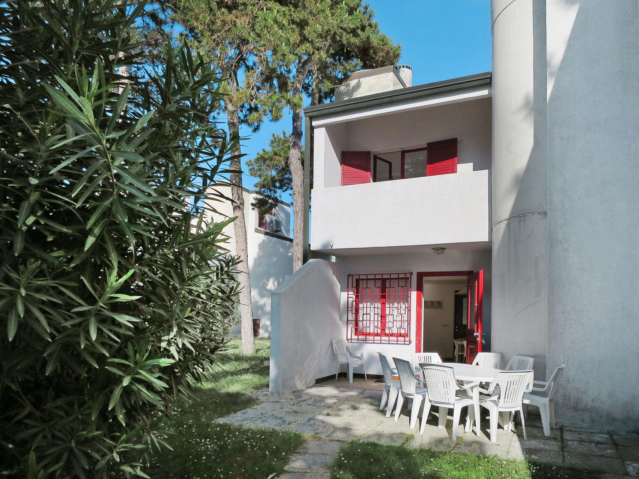 Photo 22 - Maison de 4 chambres à Lignano Sabbiadoro avec piscine et jardin