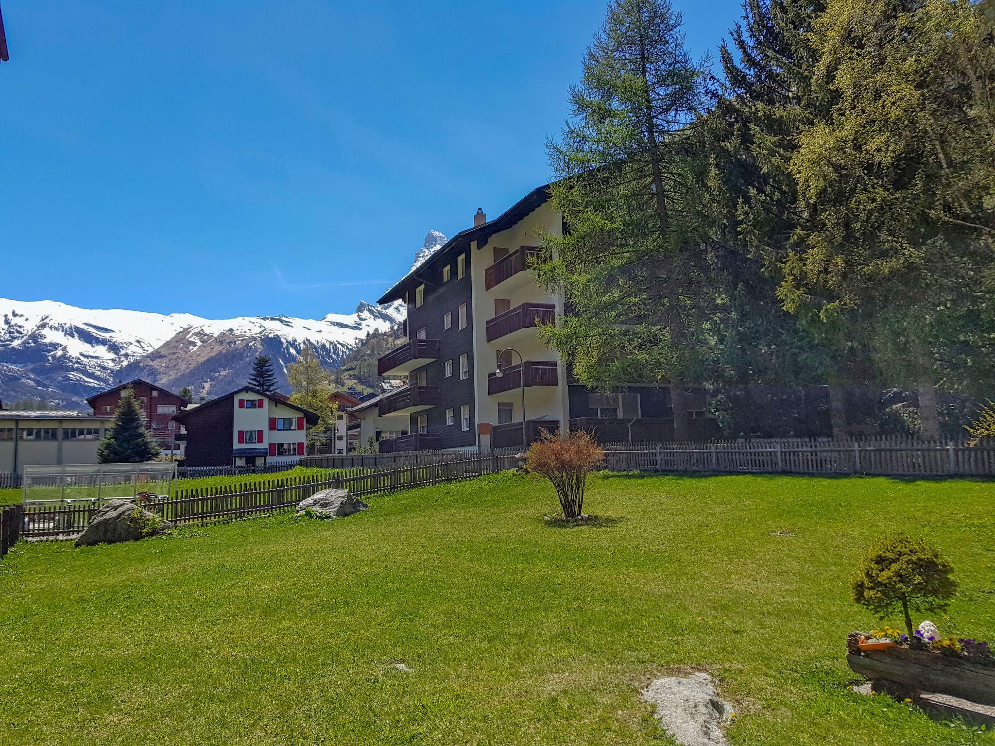 Foto 10 - Apartamento en Zermatt con terraza y vistas a la montaña