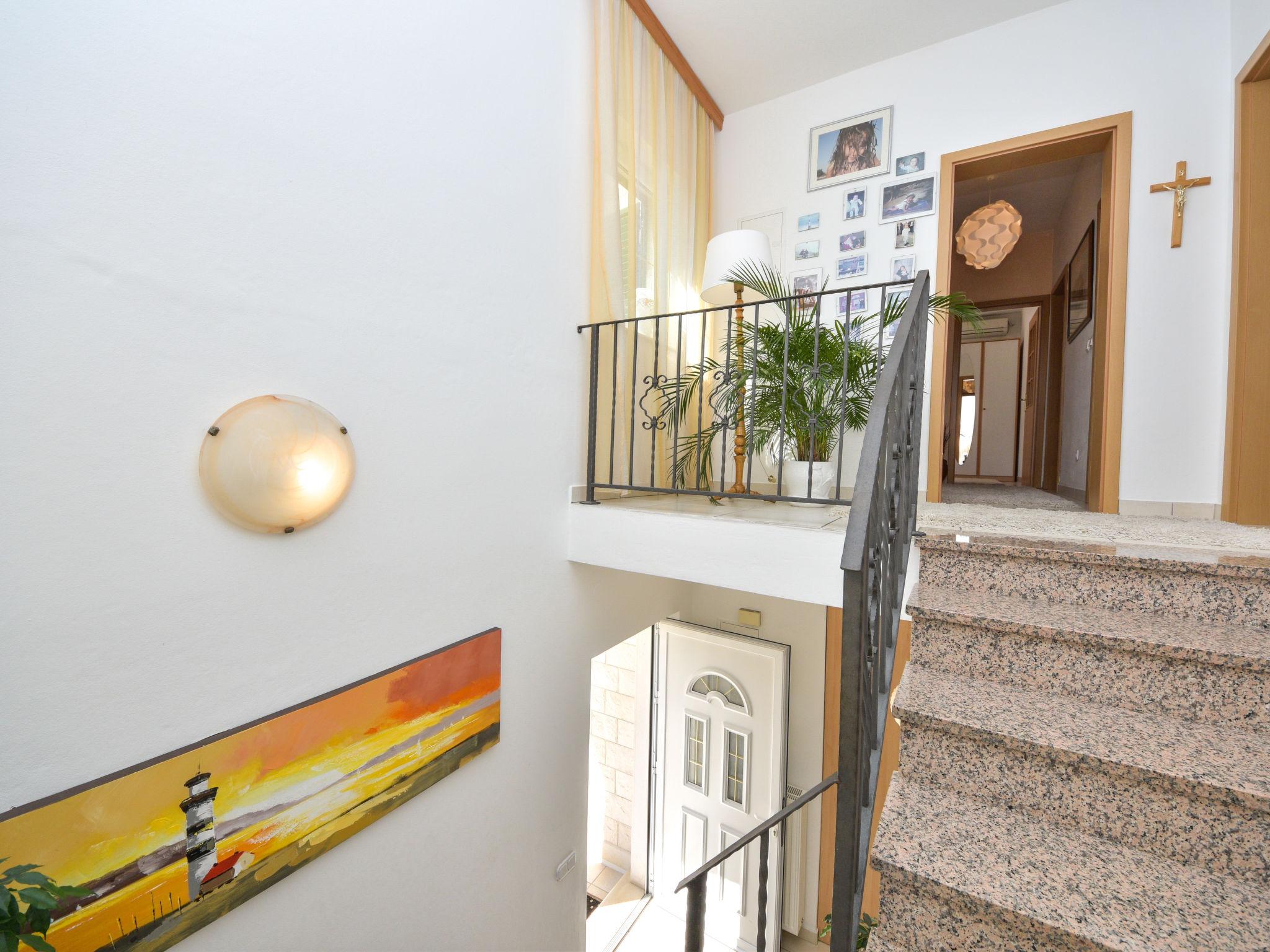 Photo 15 - 4 bedroom House in Zadar with garden and sea view