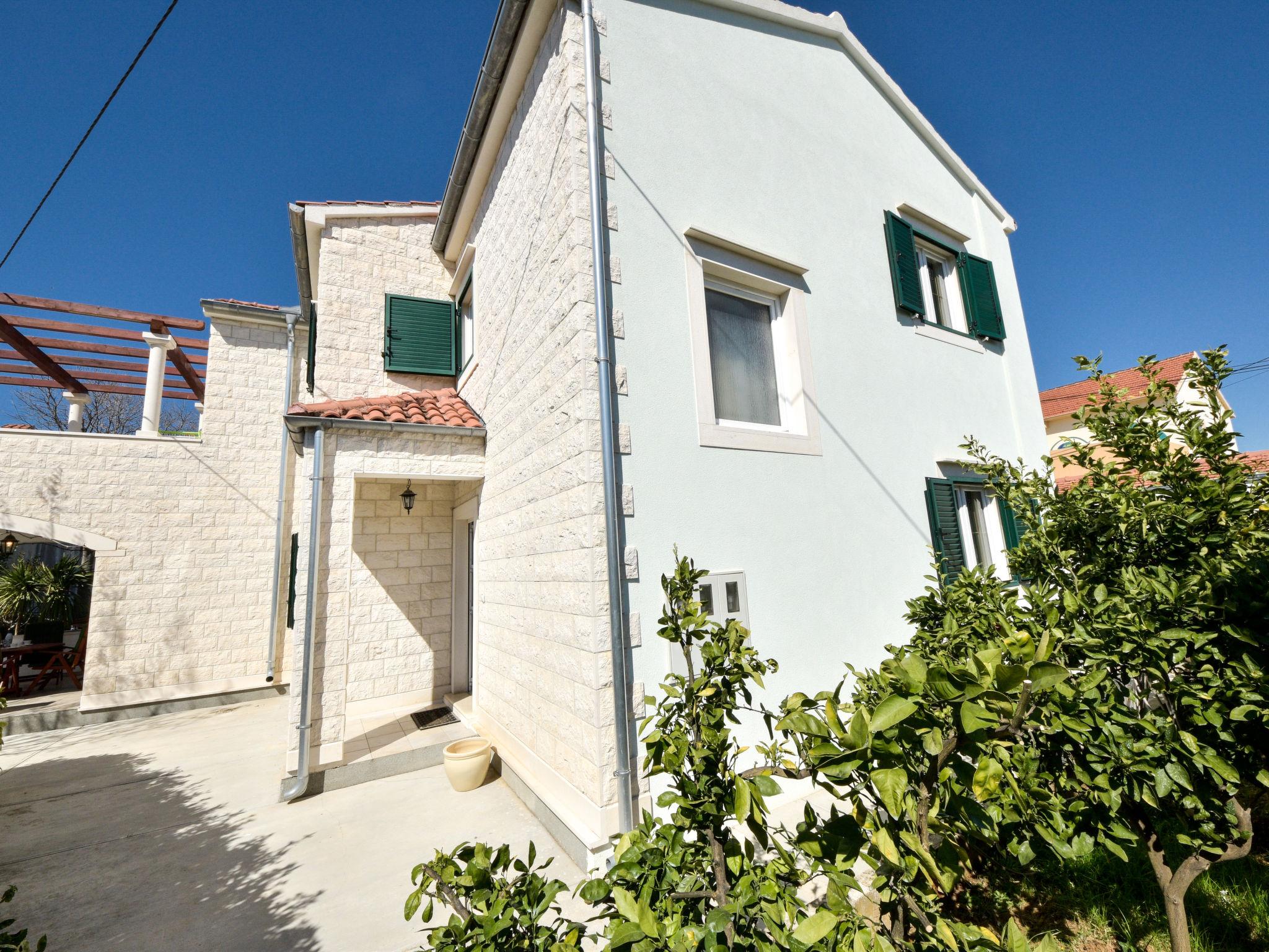 Foto 33 - Casa de 4 habitaciones en Zadar con jardín y vistas al mar