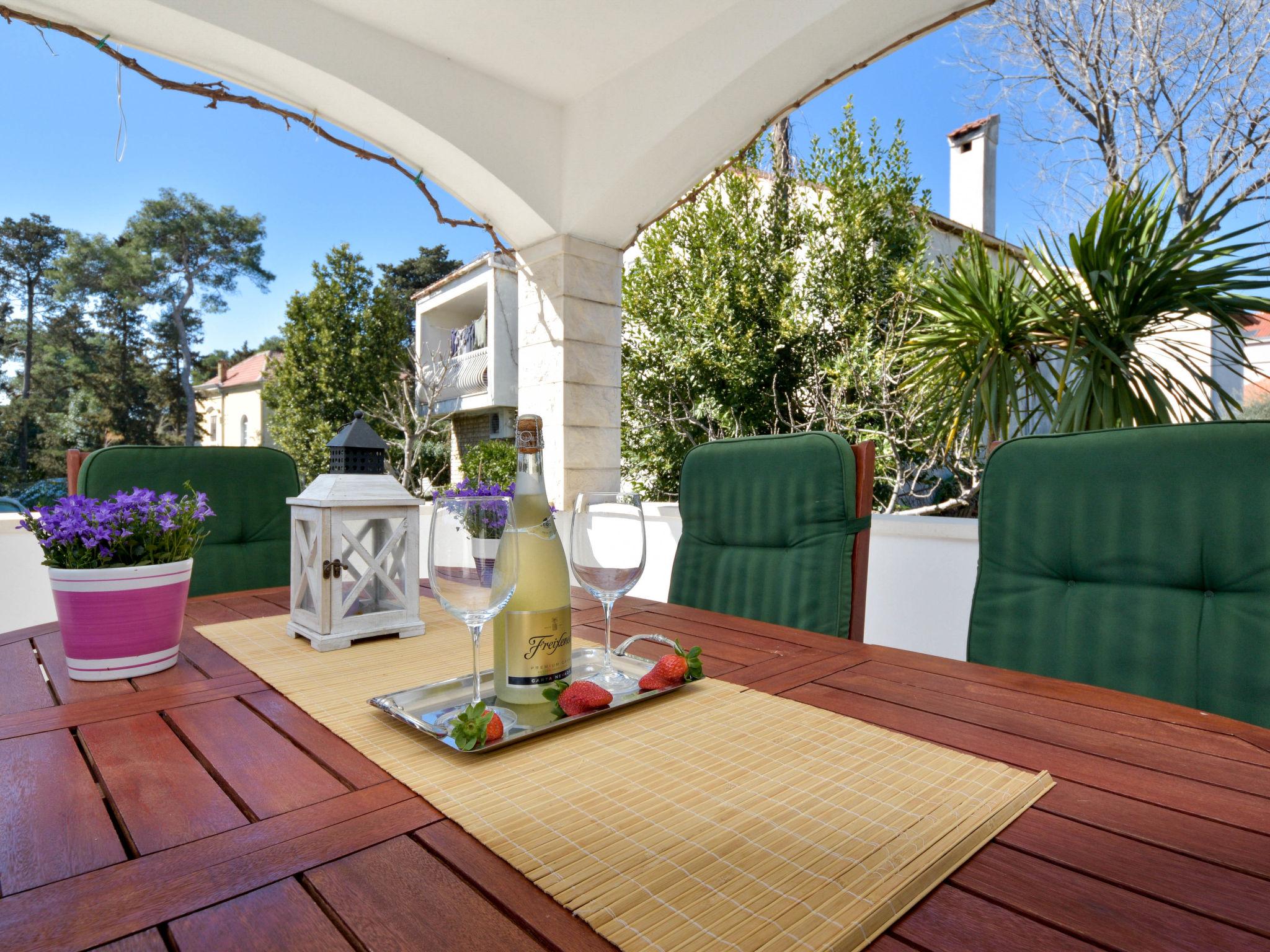 Foto 2 - Casa de 4 habitaciones en Zadar con jardín y vistas al mar