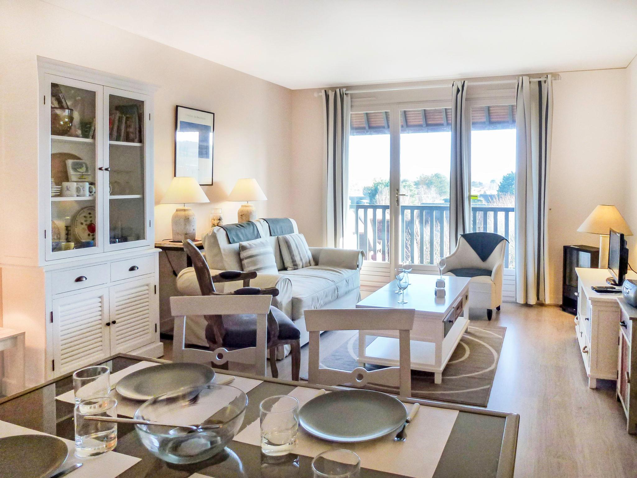 Foto 2 - Apartamento de 2 habitaciones en Benerville-sur-Mer con vistas al mar