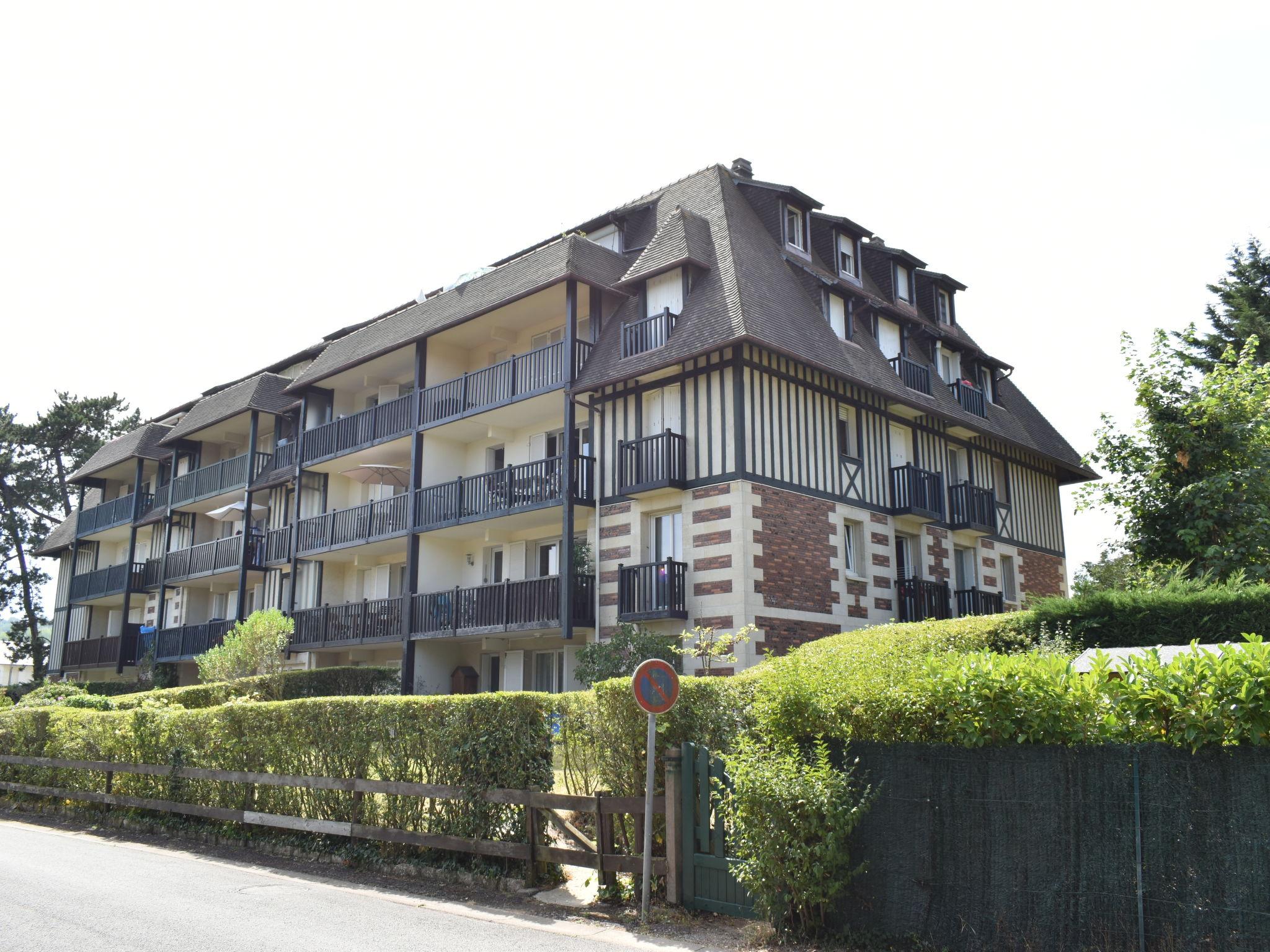 Foto 14 - Apartment mit 2 Schlafzimmern in Benerville-sur-Mer mit blick aufs meer