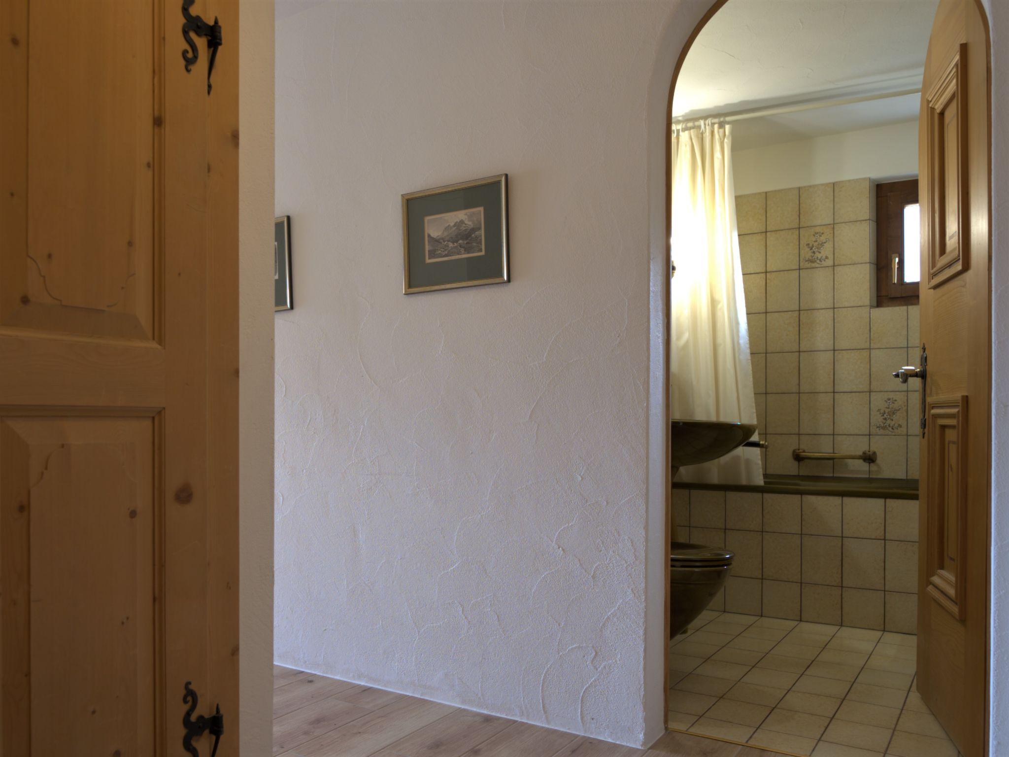Foto 21 - Apartment mit 2 Schlafzimmern in La Punt Chamues-ch mit blick auf die berge