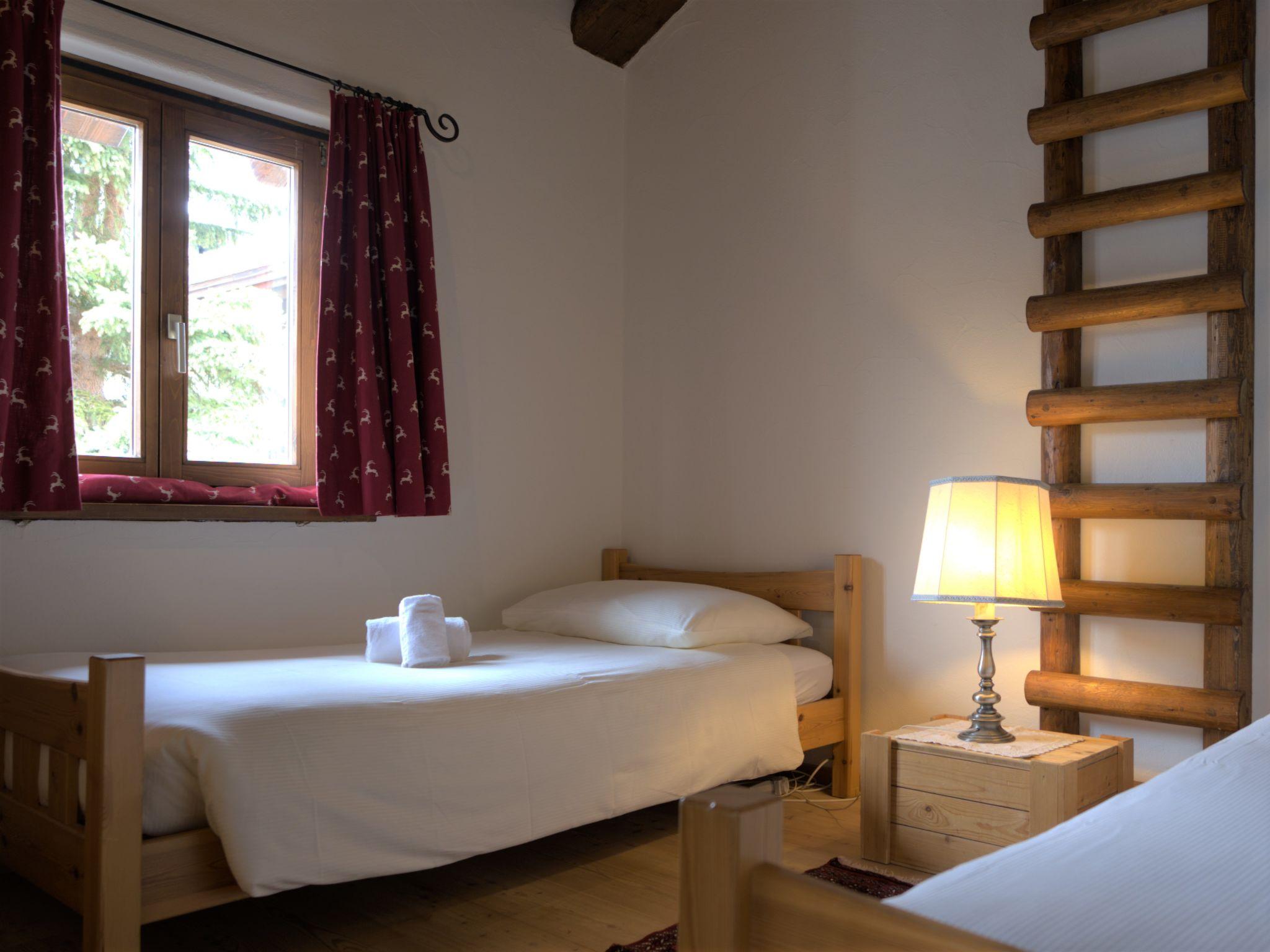Foto 6 - Appartamento con 2 camere da letto a La Punt Chamues-ch con vista sulle montagne
