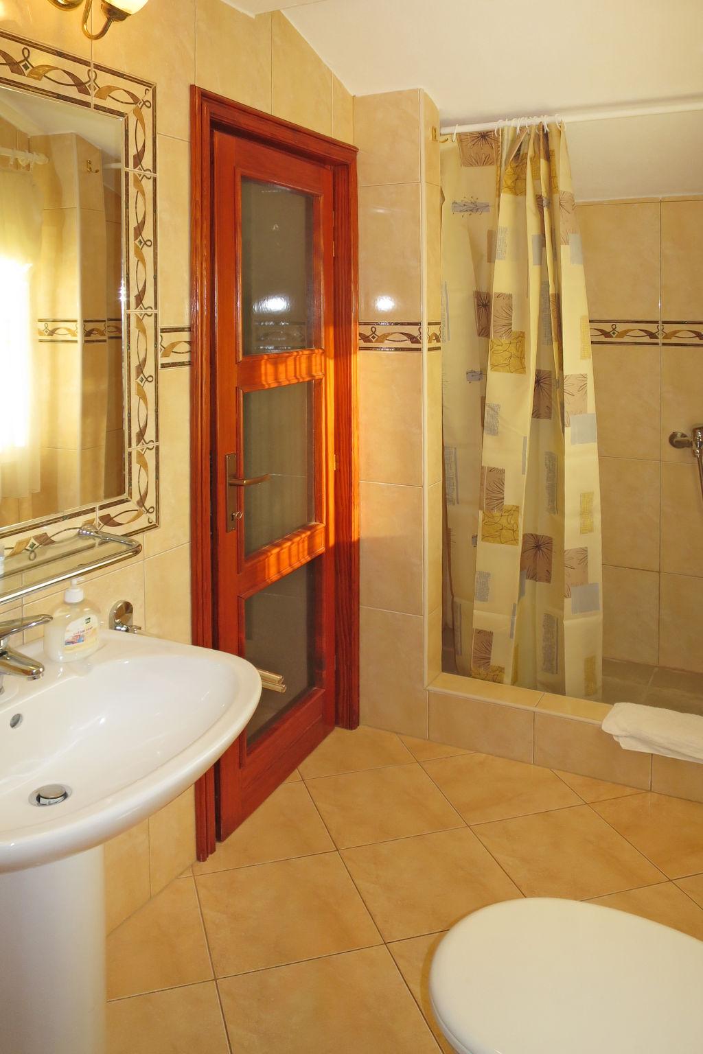 Foto 19 - Appartamento con 3 camere da letto a Trogir con piscina e vista mare