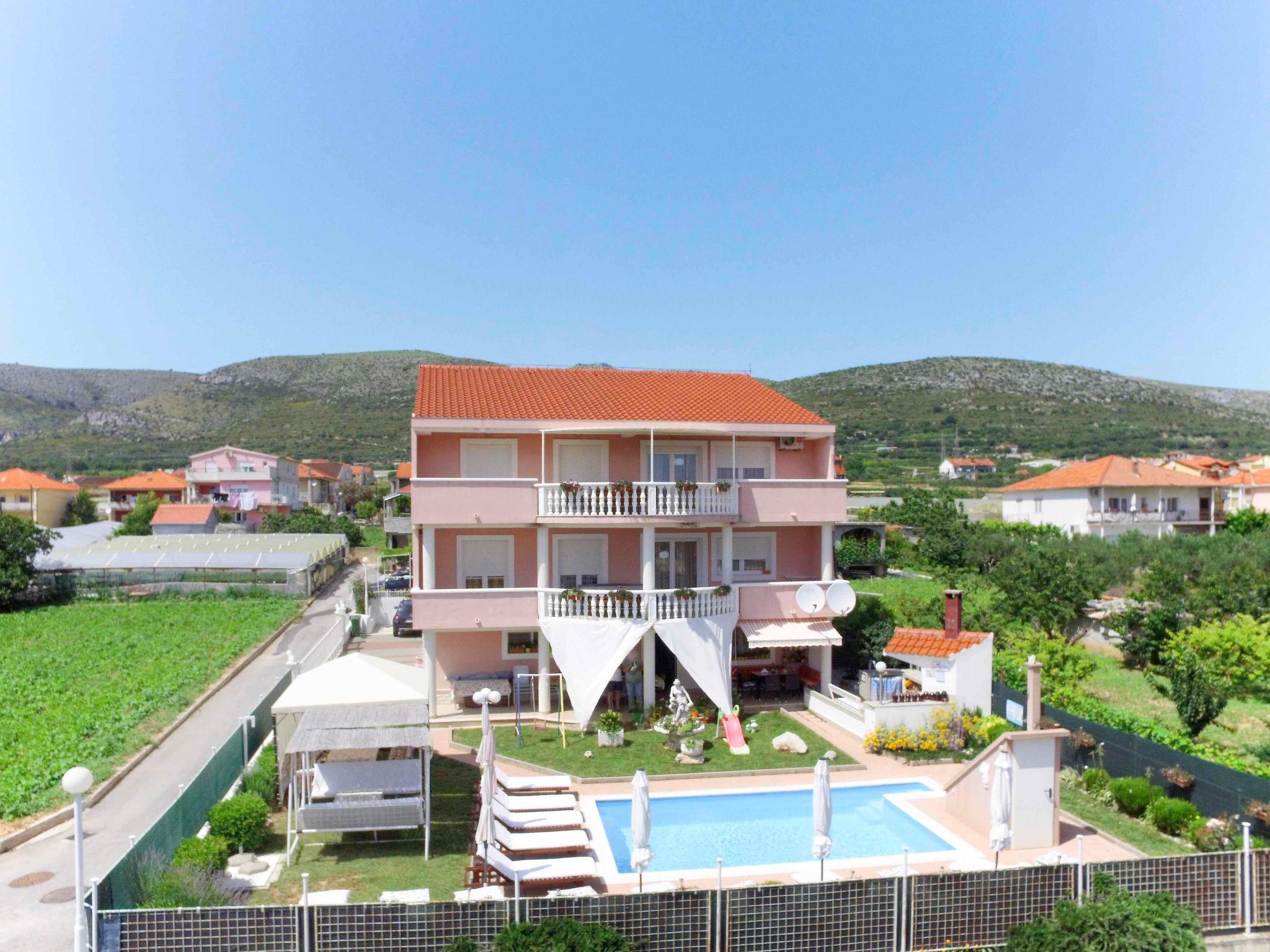 Foto 6 - Apartamento de 3 quartos em Trogir com piscina e vistas do mar