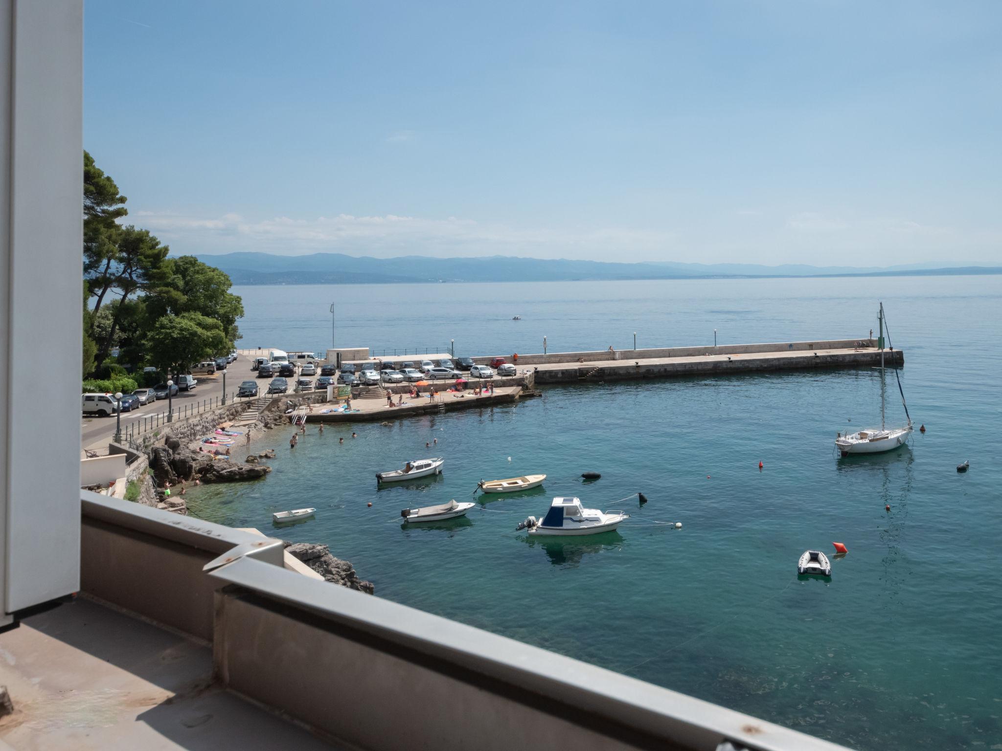 Foto 4 - Apartamento de 2 habitaciones en Lovran con vistas al mar