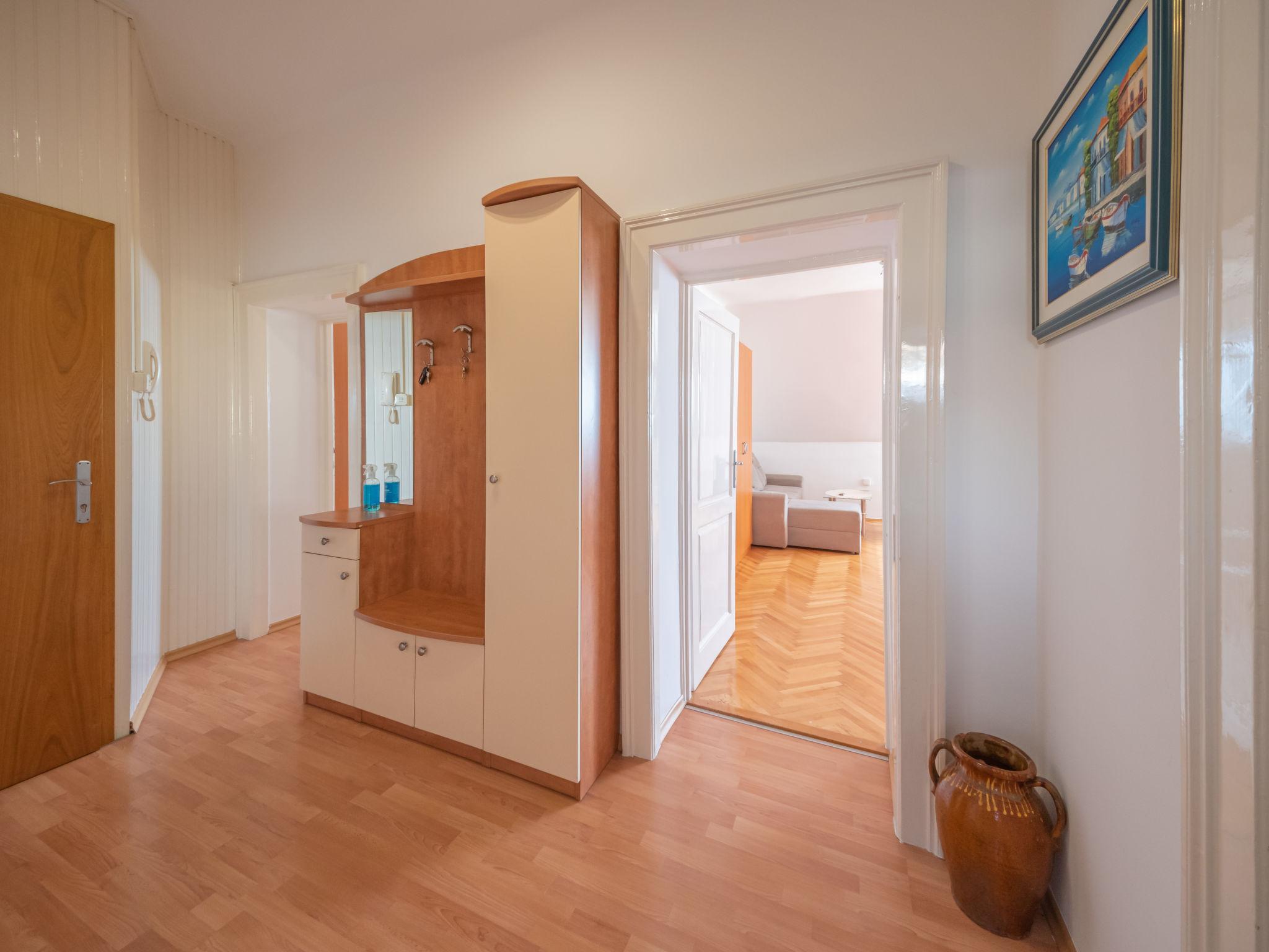 Foto 8 - Apartamento de 2 habitaciones en Lovran con vistas al mar