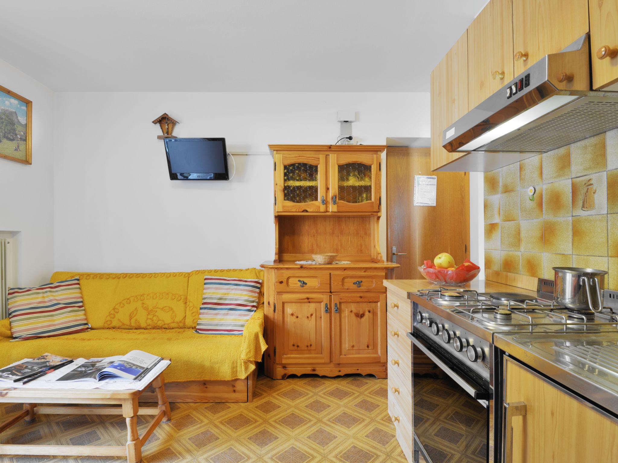 Foto 6 - Apartment mit 1 Schlafzimmer in San Giovanni di Fassa-Sèn Jan mit blick auf die berge