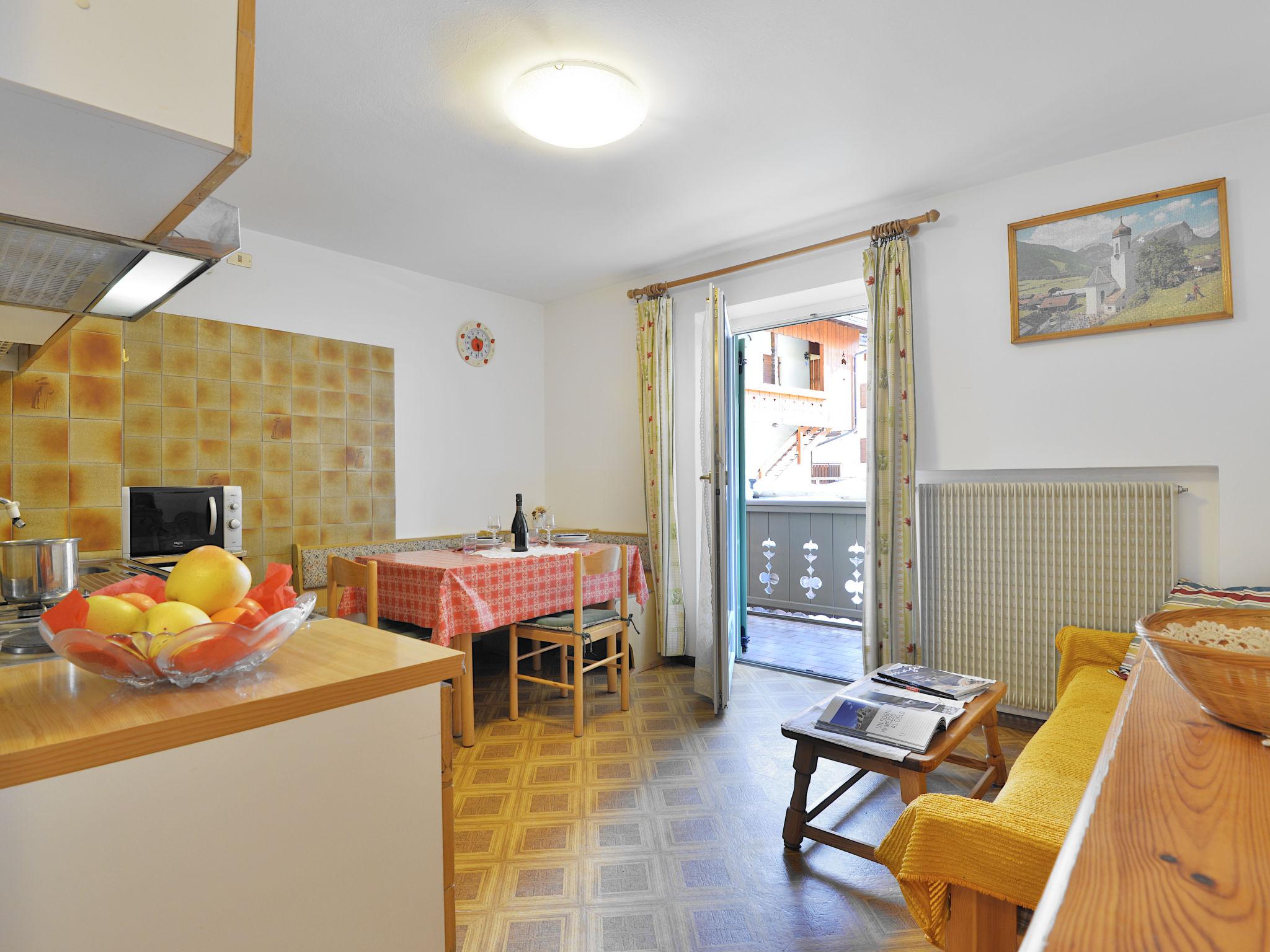 Foto 2 - Apartment mit 1 Schlafzimmer in San Giovanni di Fassa-Sèn Jan mit blick auf die berge