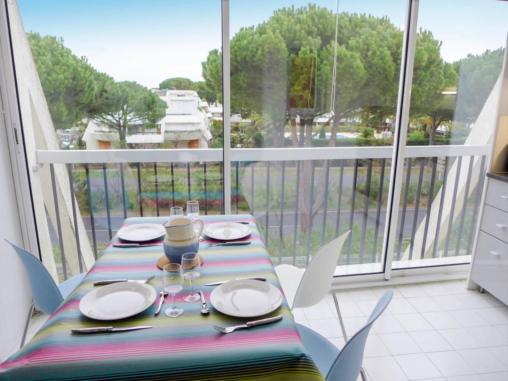 Photo 2 - 1 bedroom Apartment in La Grande-Motte with swimming pool and garden