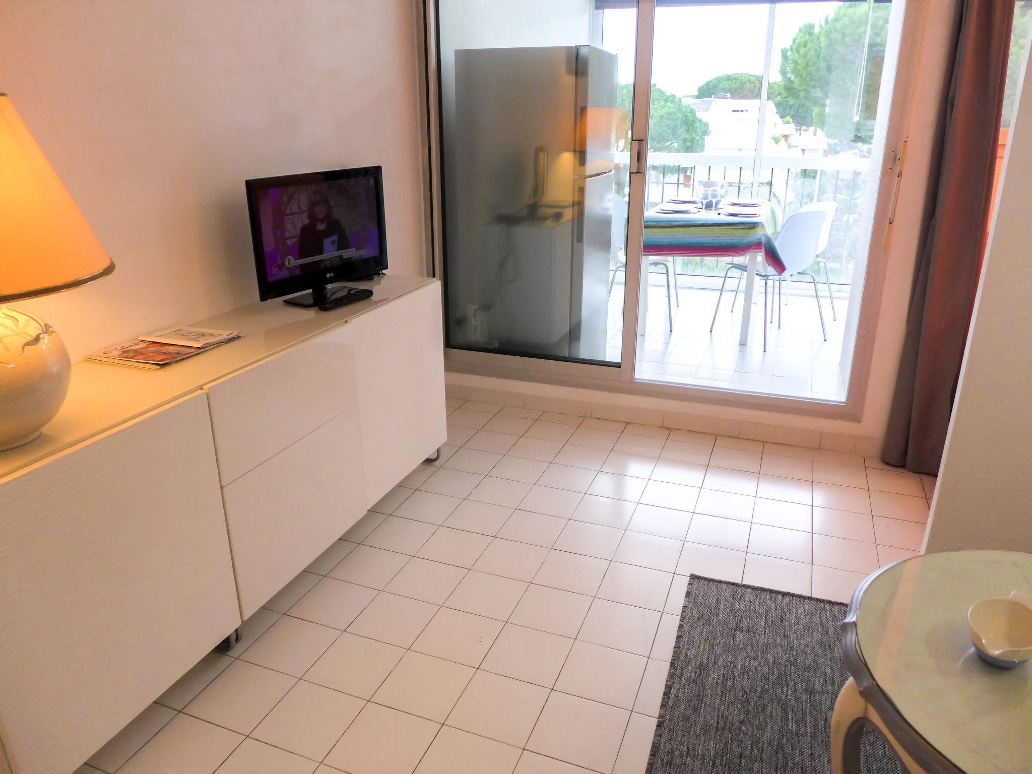 Foto 9 - Appartamento con 1 camera da letto a La Grande-Motte con piscina e vista mare