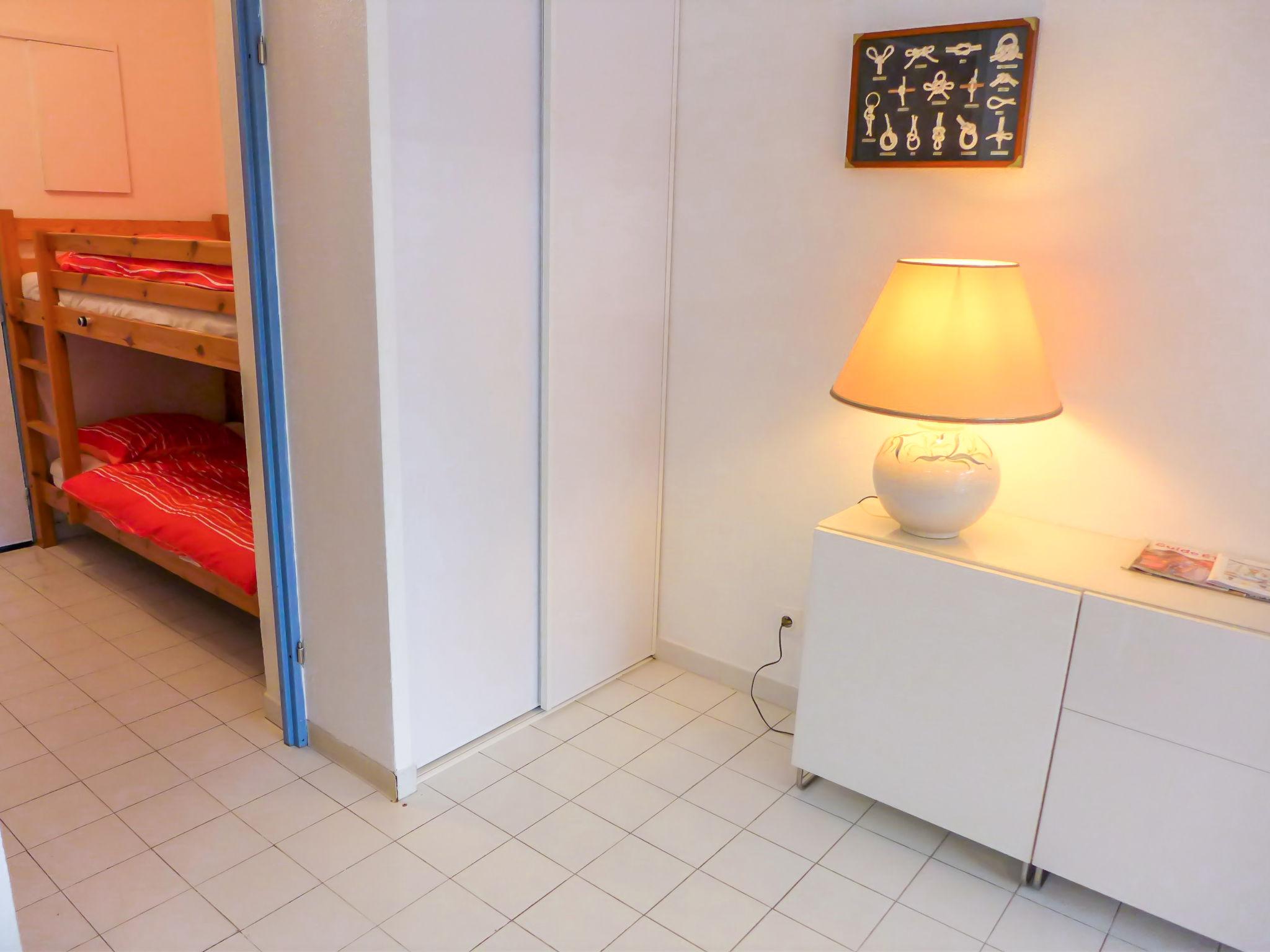 Foto 14 - Appartamento con 1 camera da letto a La Grande-Motte con piscina e vista mare
