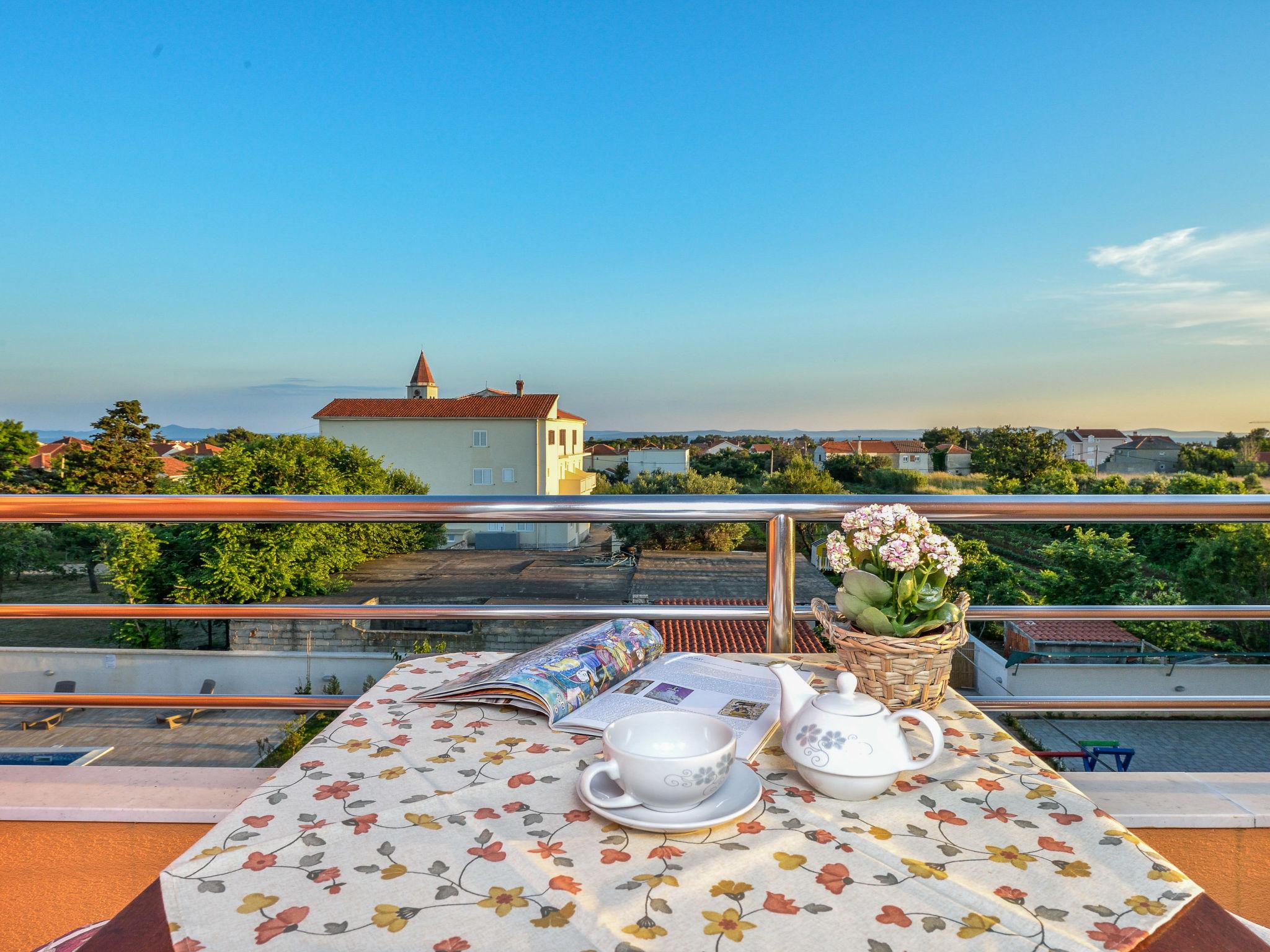 Photo 4 - Appartement de 1 chambre à Privlaka avec piscine et vues à la mer