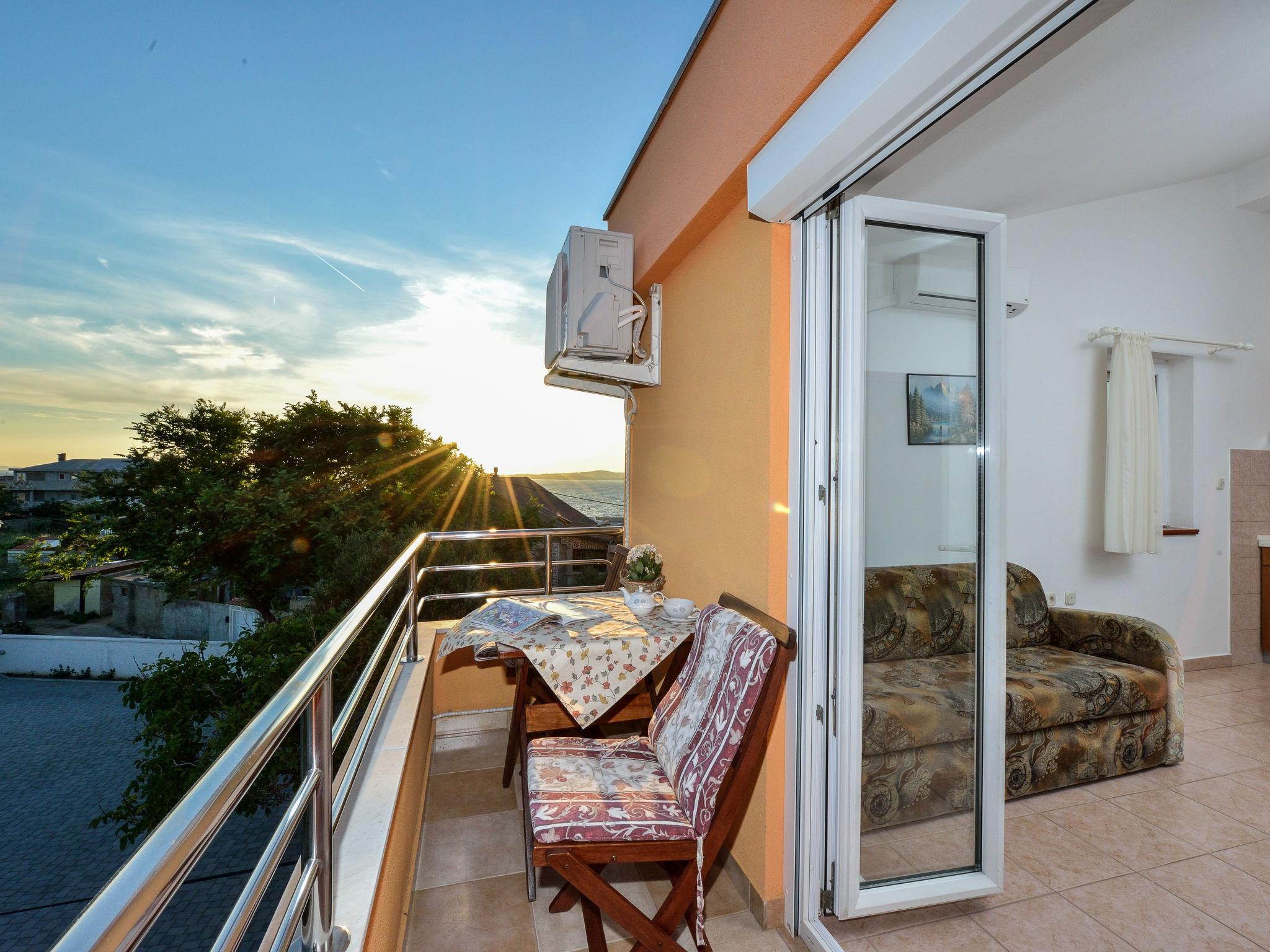 Foto 7 - Apartamento de 1 habitación en Privlaka con piscina y vistas al mar