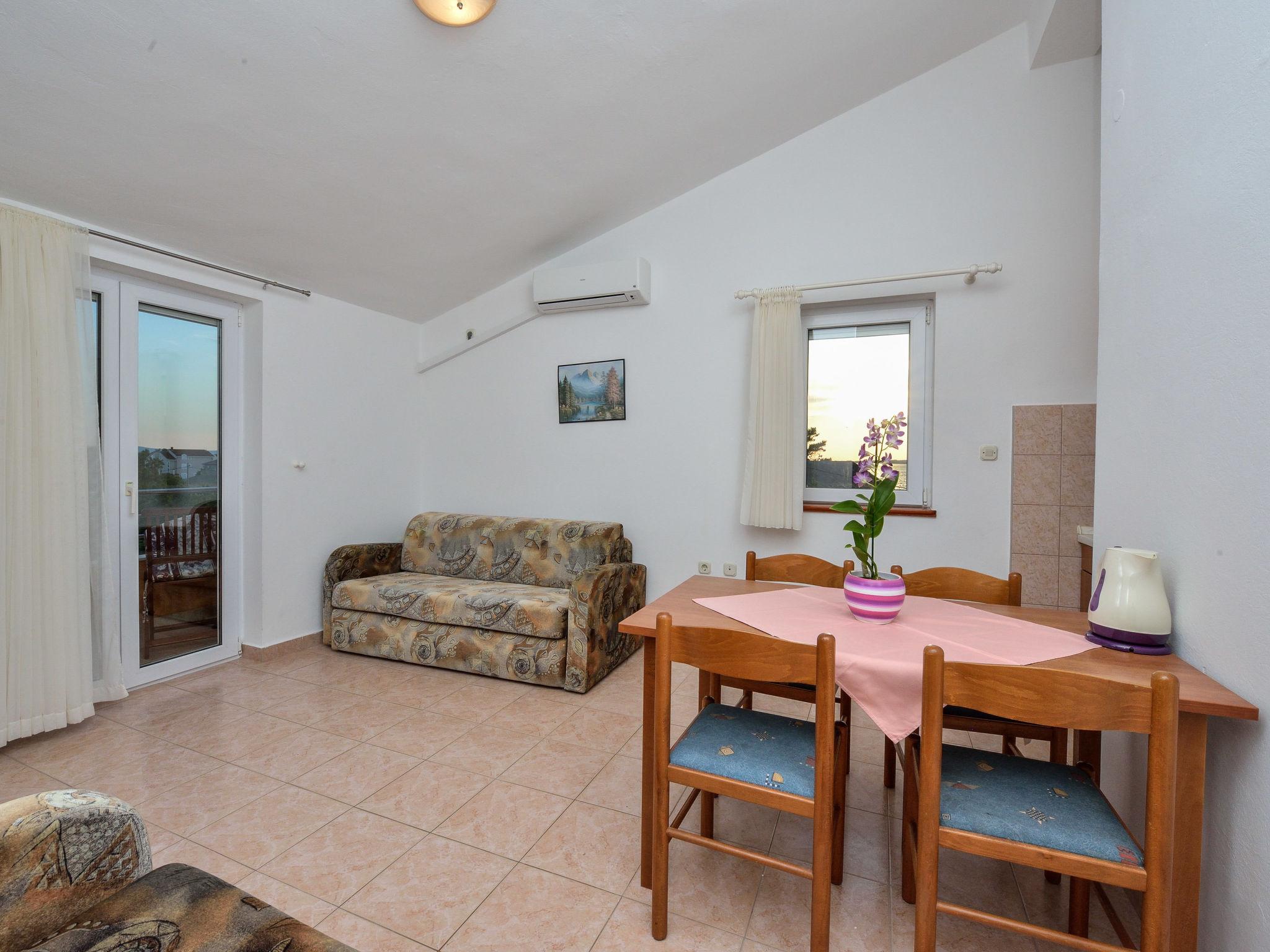 Photo 5 - 1 bedroom Apartment in Privlaka with swimming pool and sea view