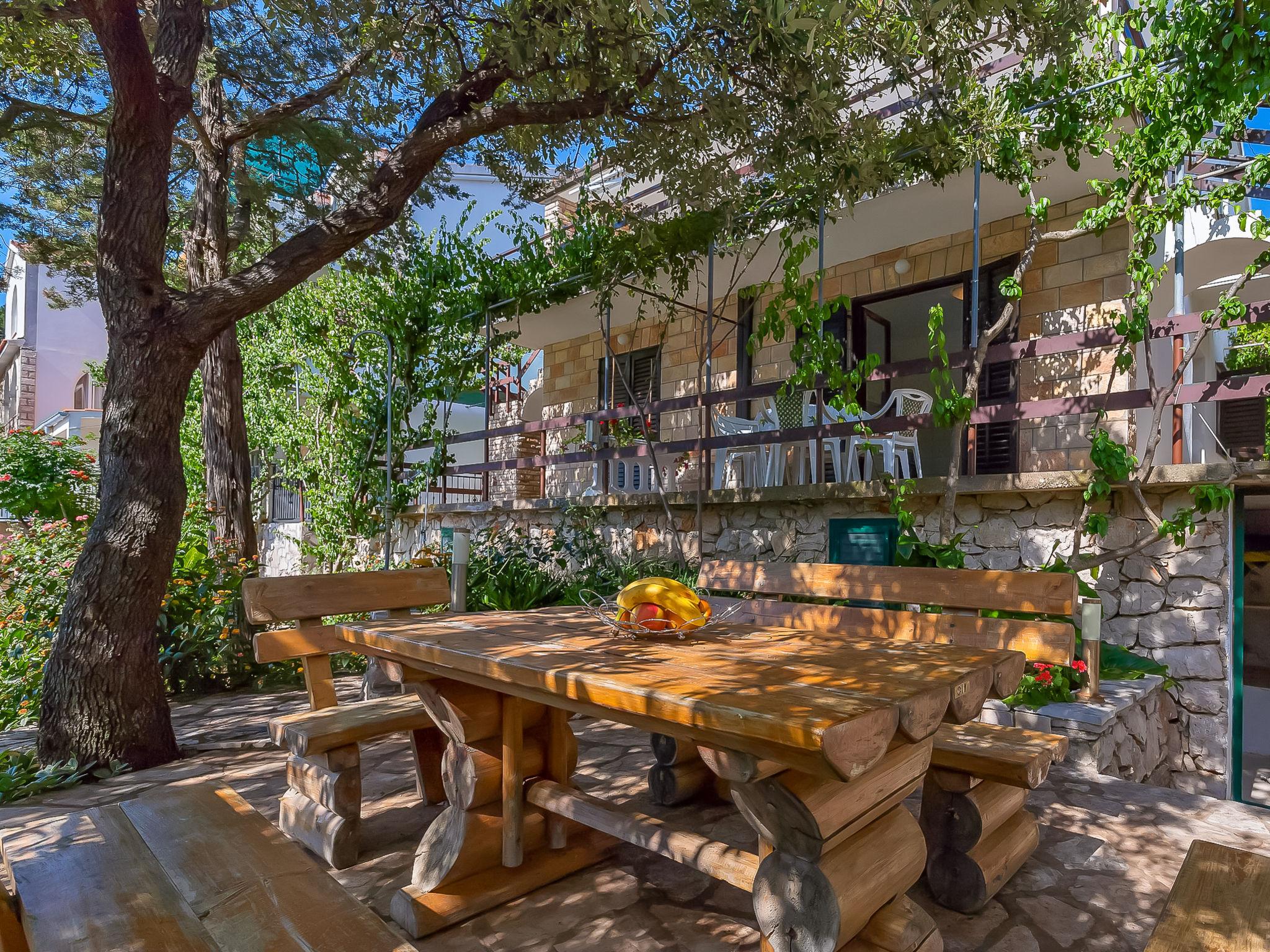 Photo 7 - Maison de 3 chambres à Jelsa avec jardin et terrasse