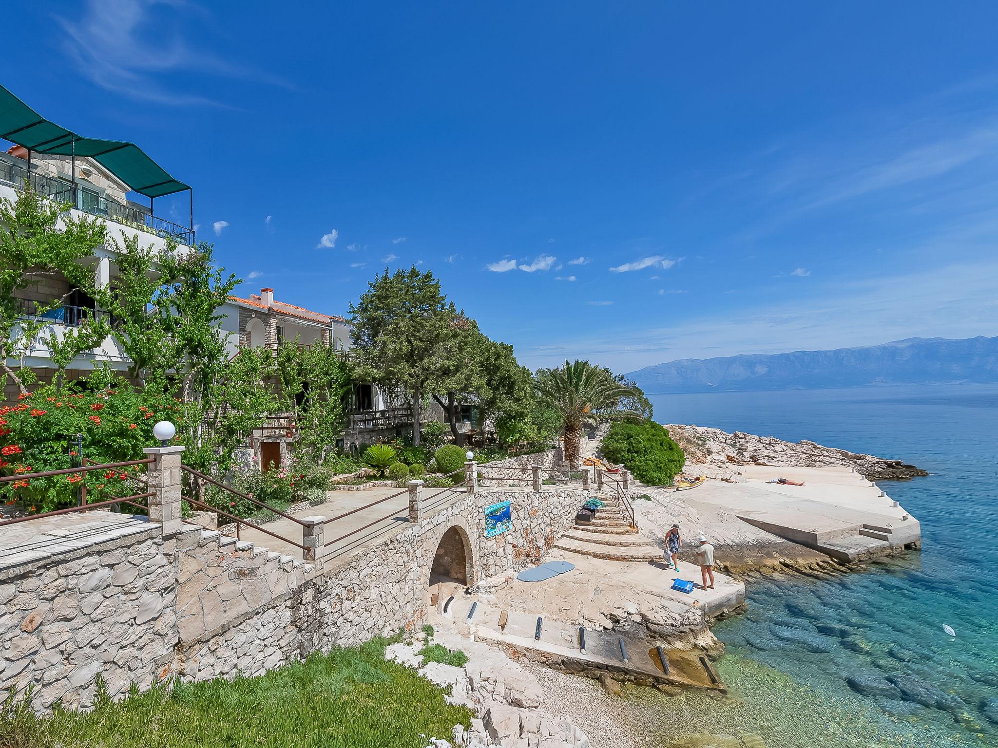 Photo 5 - Maison de 3 chambres à Jelsa avec terrasse et vues à la mer