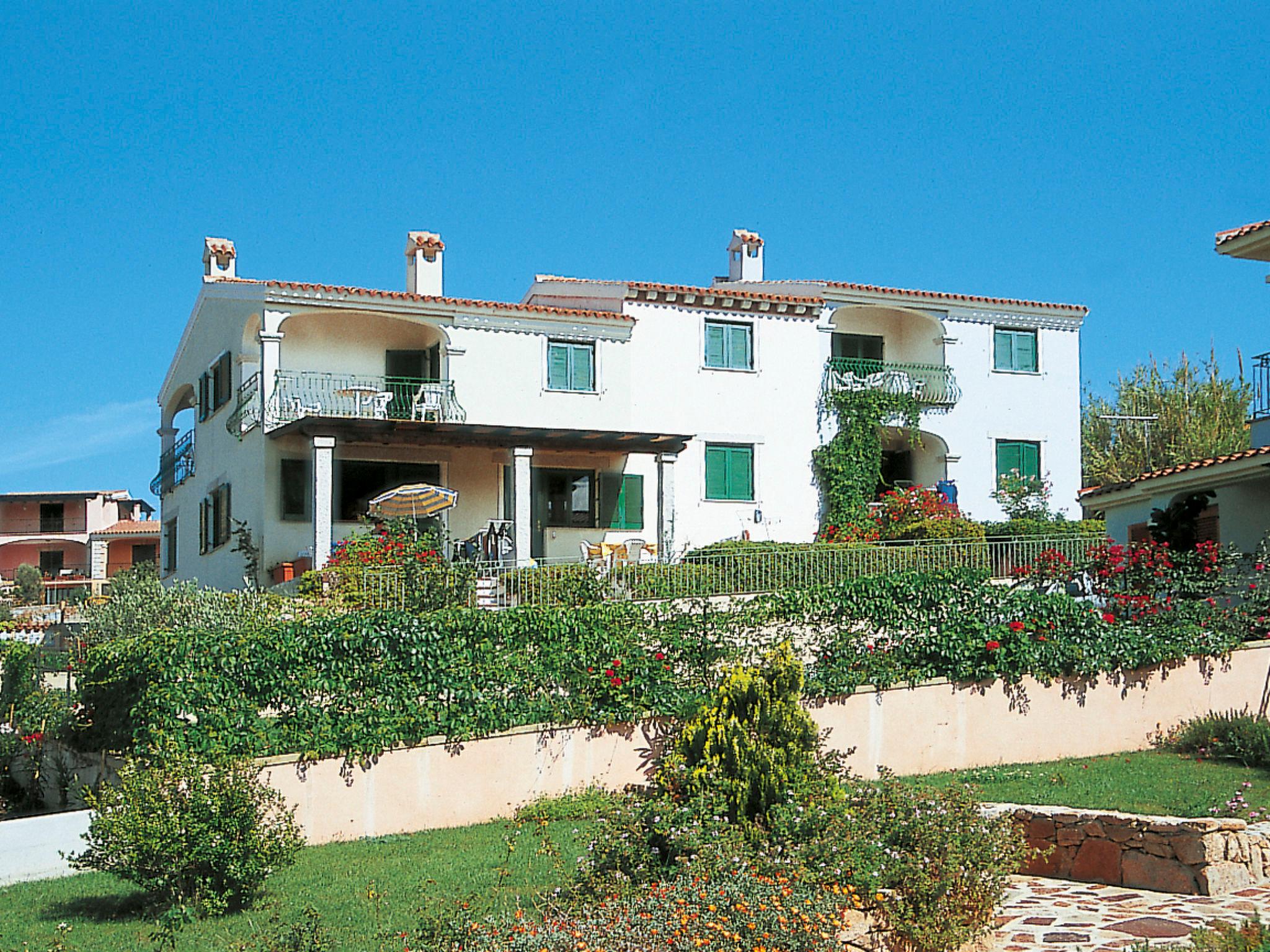 Photo 2 - Appartement de 2 chambres à Budoni avec terrasse et vues à la mer