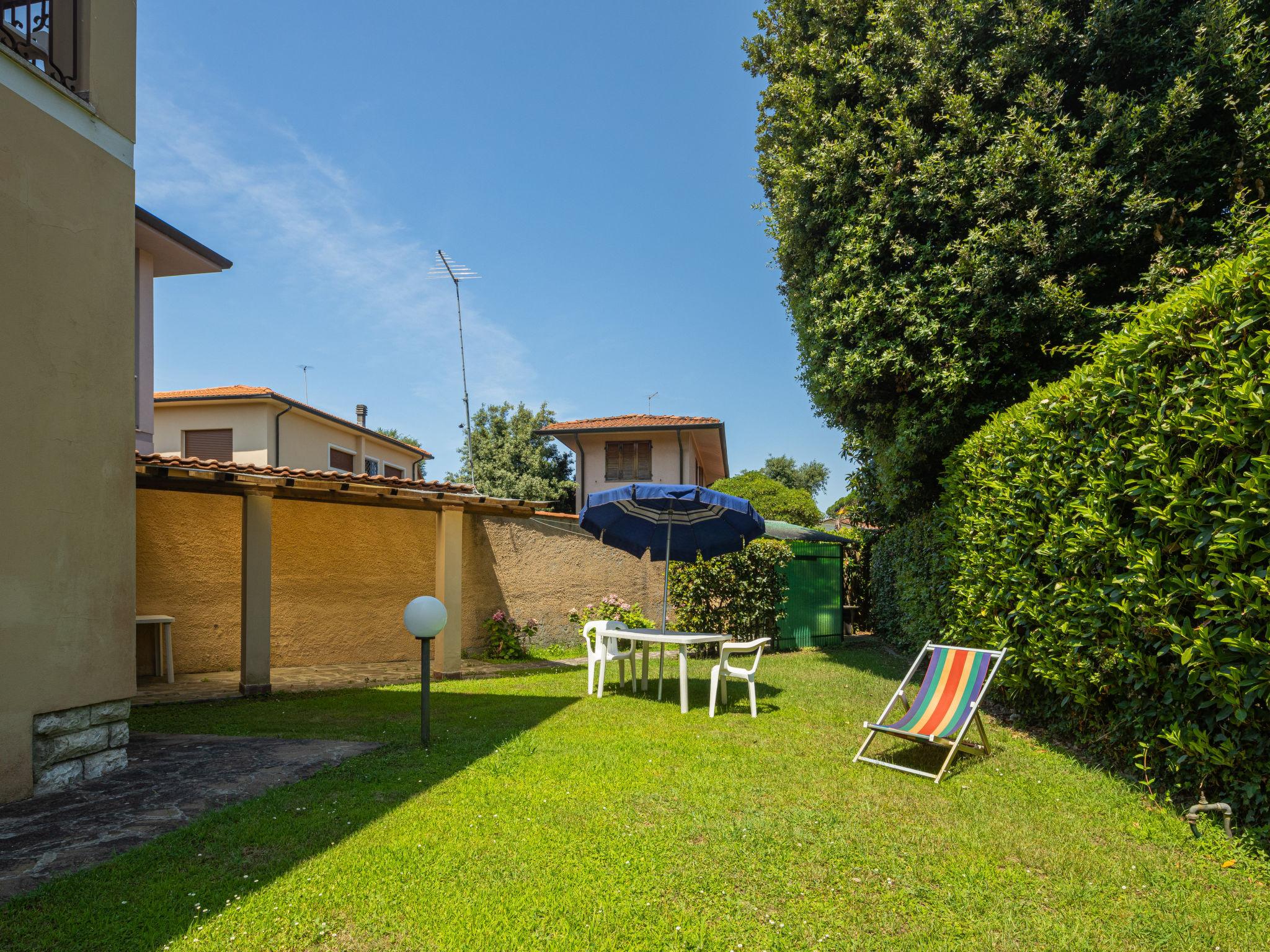 Foto 11 - Casa de 4 quartos em Pietrasanta com piscina privada e vistas do mar